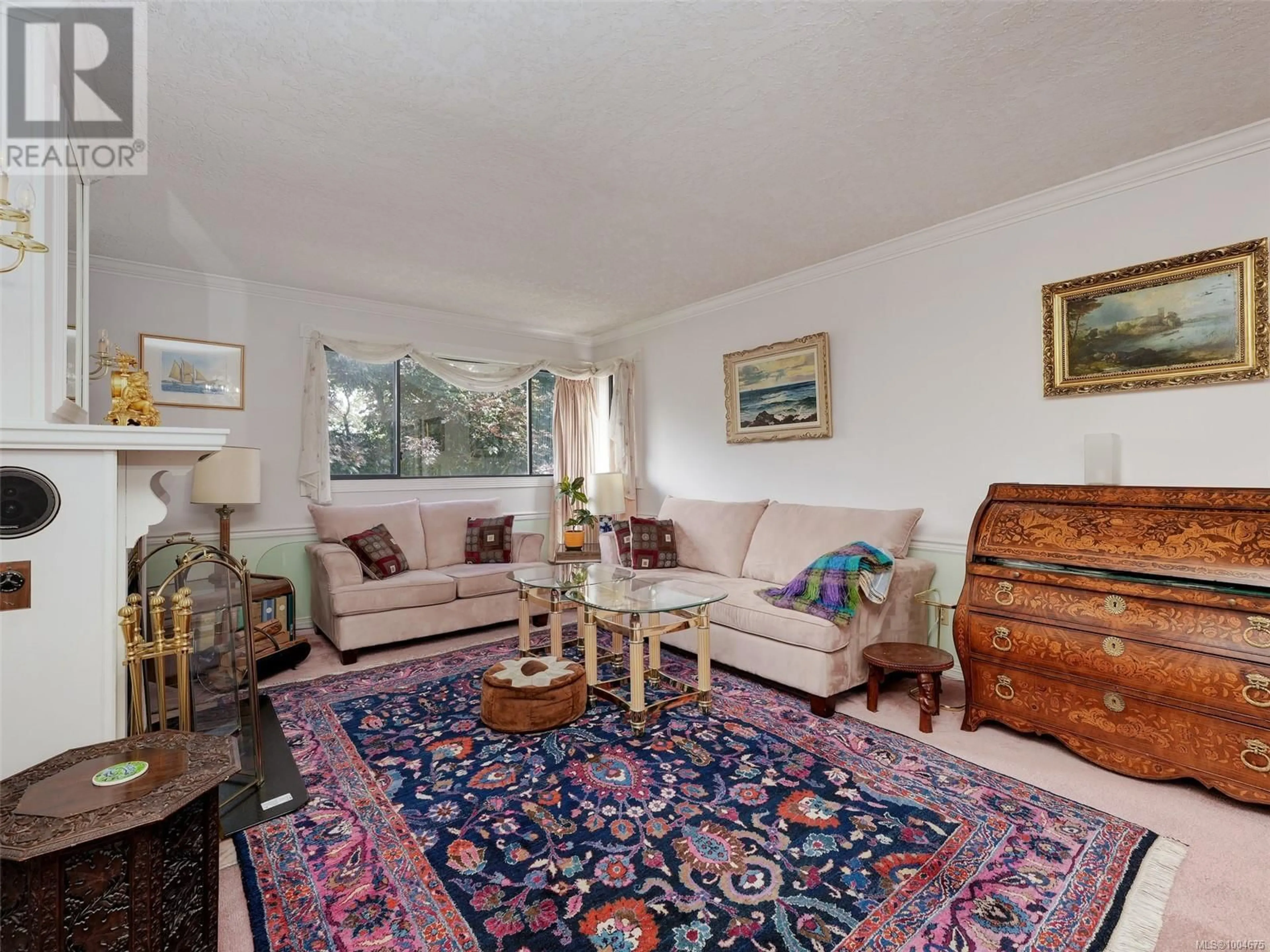 Living room with furniture, carpet floor for 1335 RUDLIN STREET, Victoria British Columbia V8V3R9