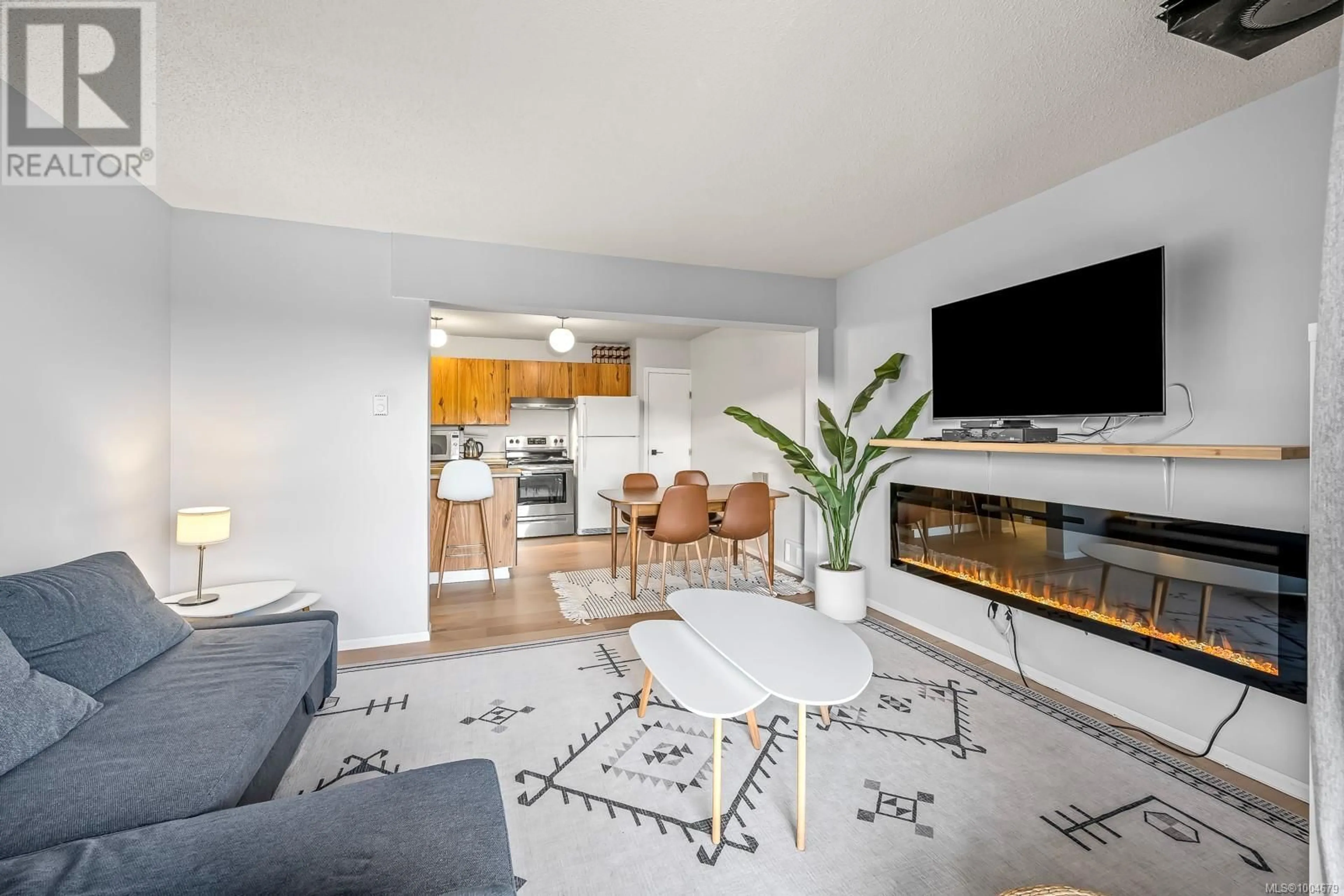 Living room with furniture, unknown for 303 - 695 CASTLE CRAG CRESCENT, Courtenay British Columbia V9J1L0
