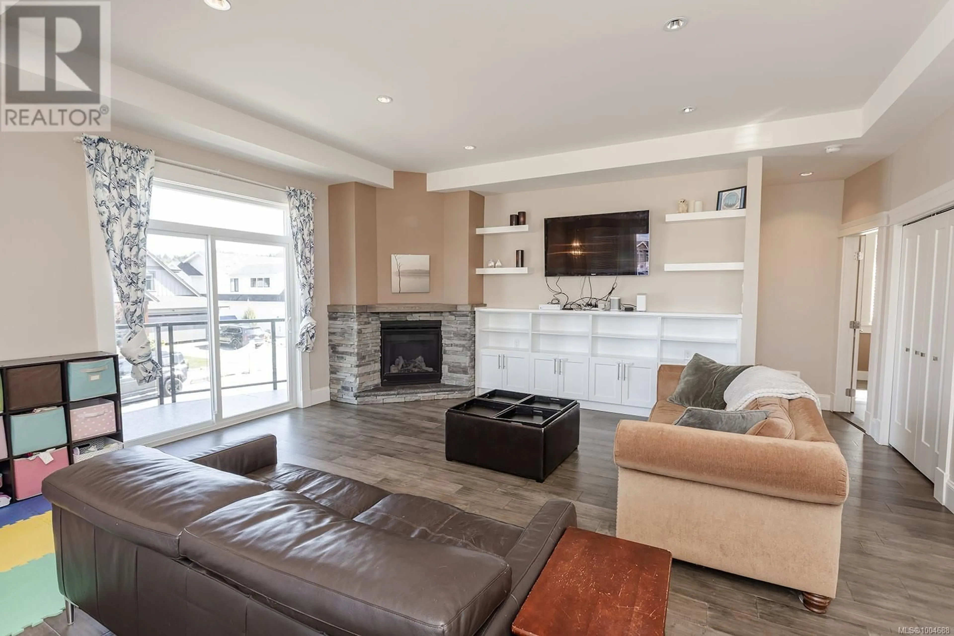 Living room with furniture, ceramic/tile floor for 5781 LINYARD ROAD, Nanaimo British Columbia V9T0J9
