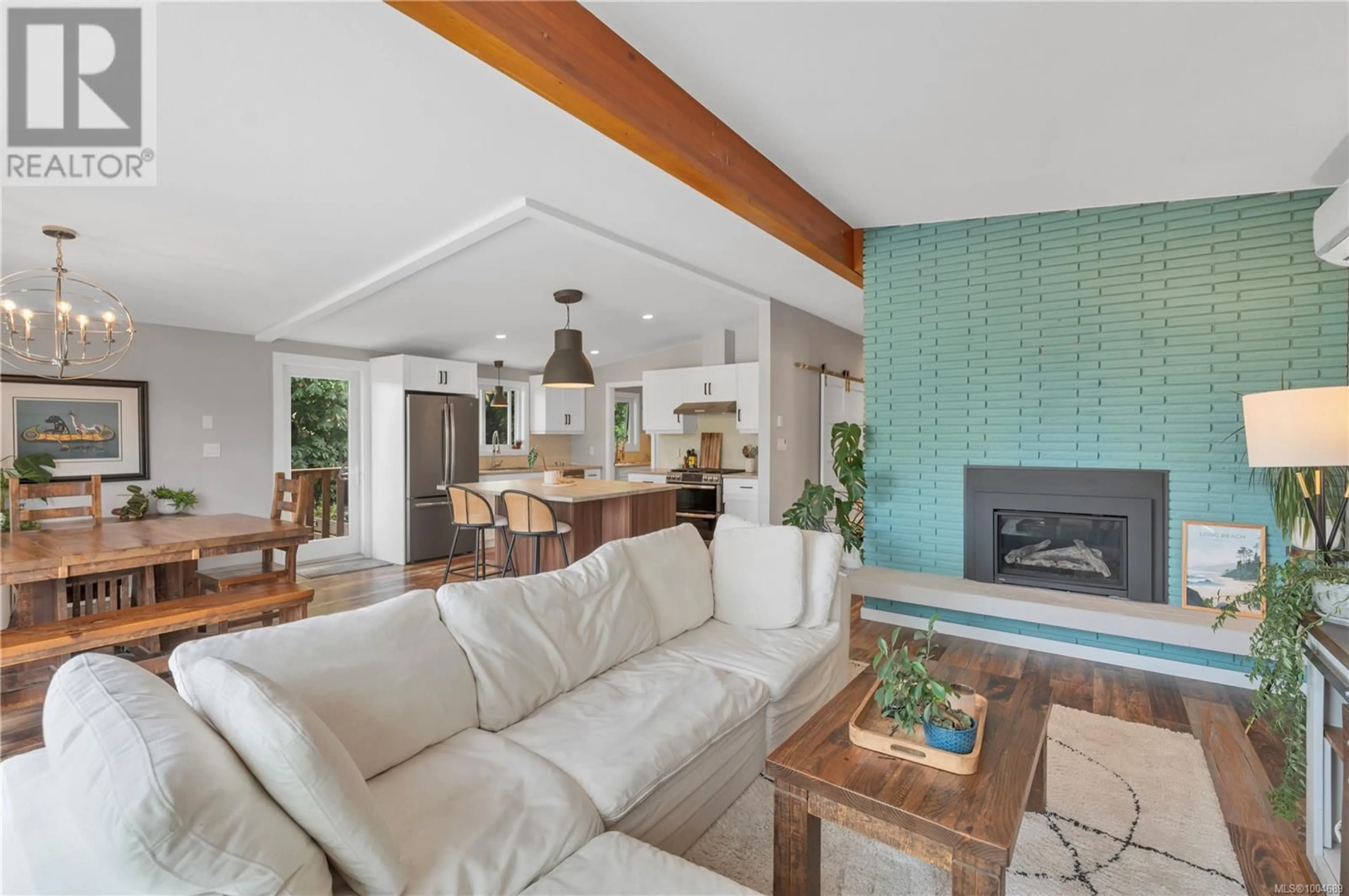 Living room with furniture, unknown for 260 CARNEGIE STREET, Campbell River British Columbia V9W2J5