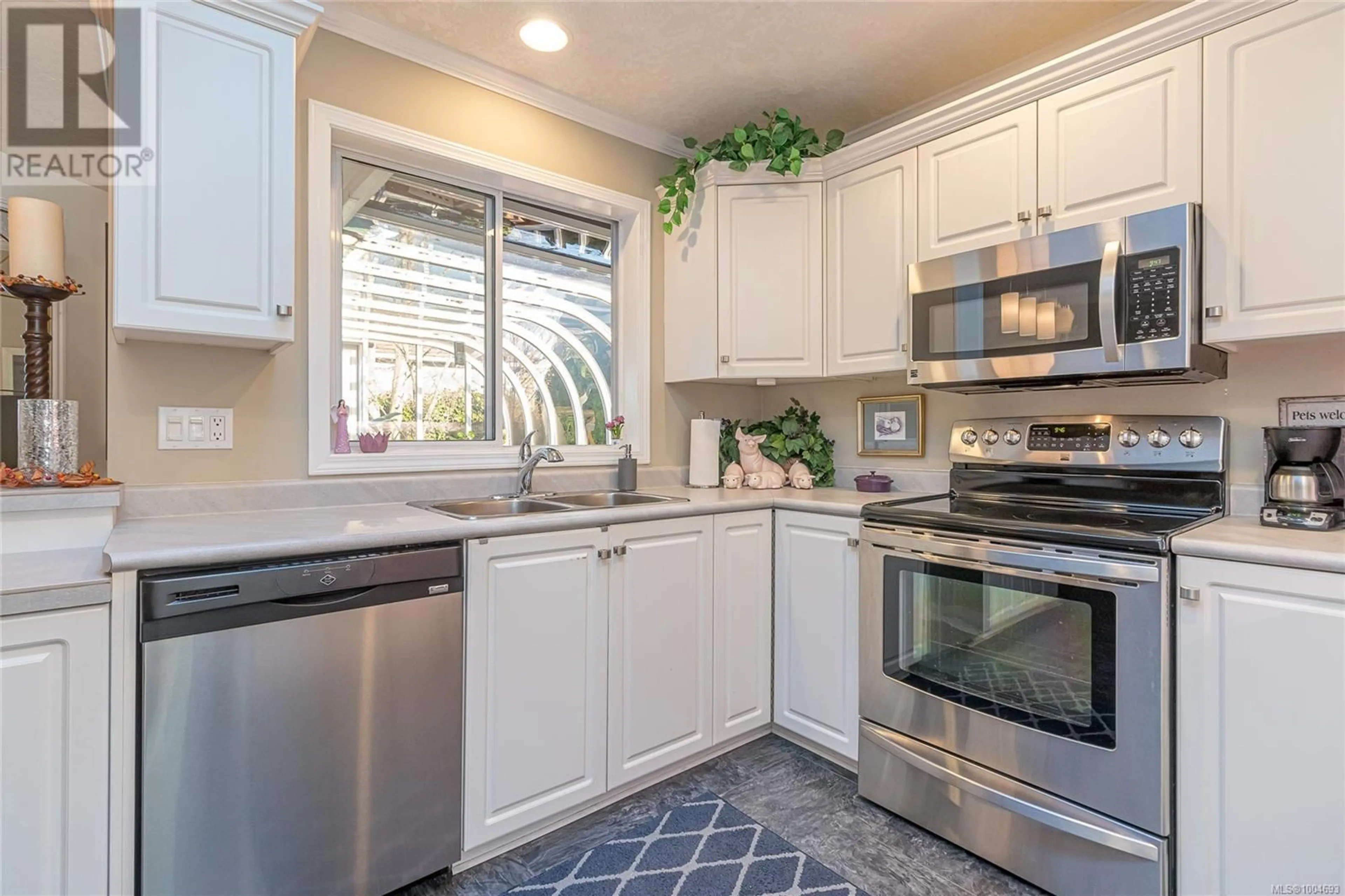 Open concept kitchen, ceramic/tile floor for 1163 WELLINGTON DRIVE, Qualicum Beach British Columbia V9K2H6