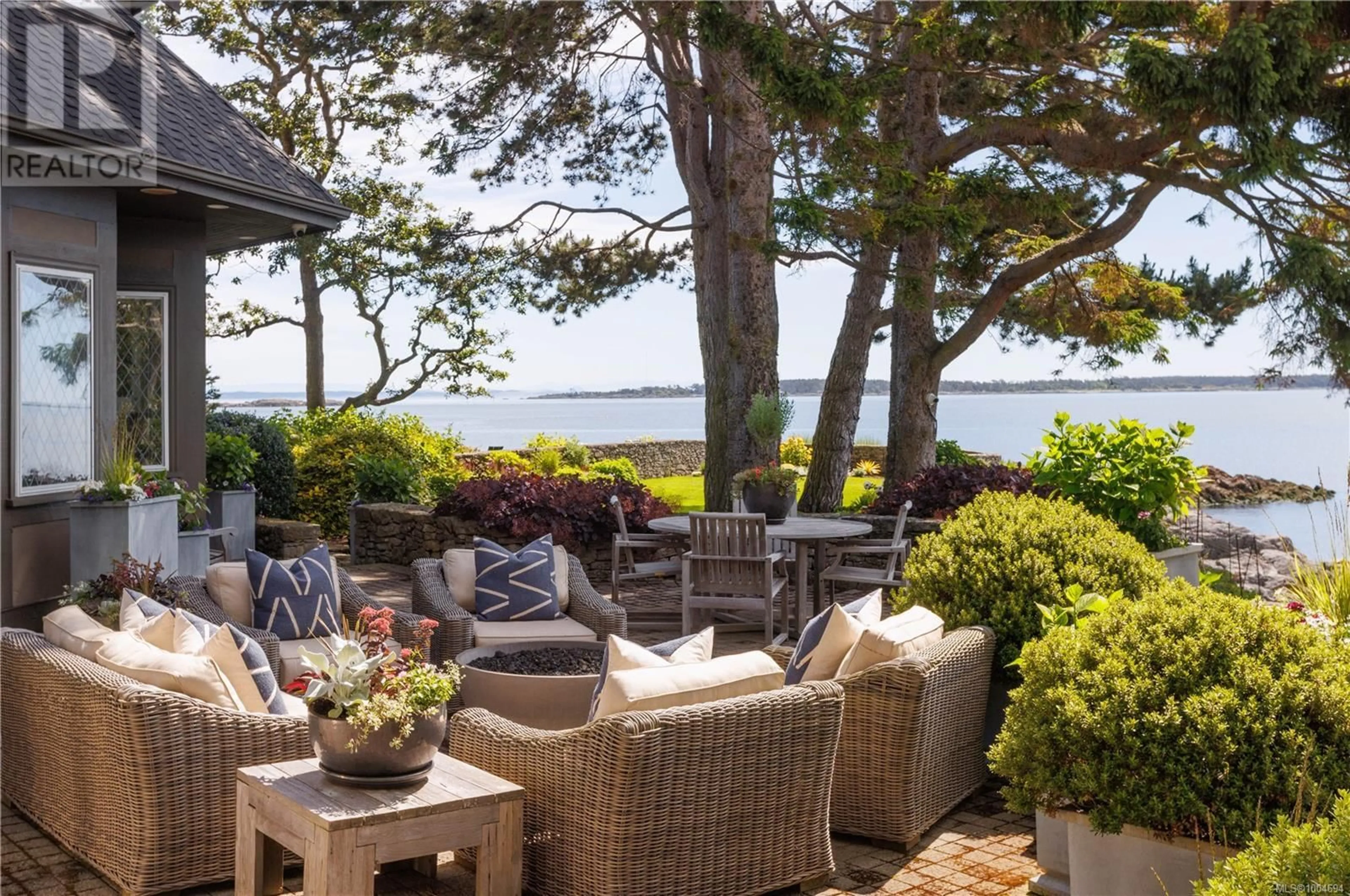 Patio, water/lake/river/ocean view for 3175 TARN PLACE, Oak Bay British Columbia V8R3N8