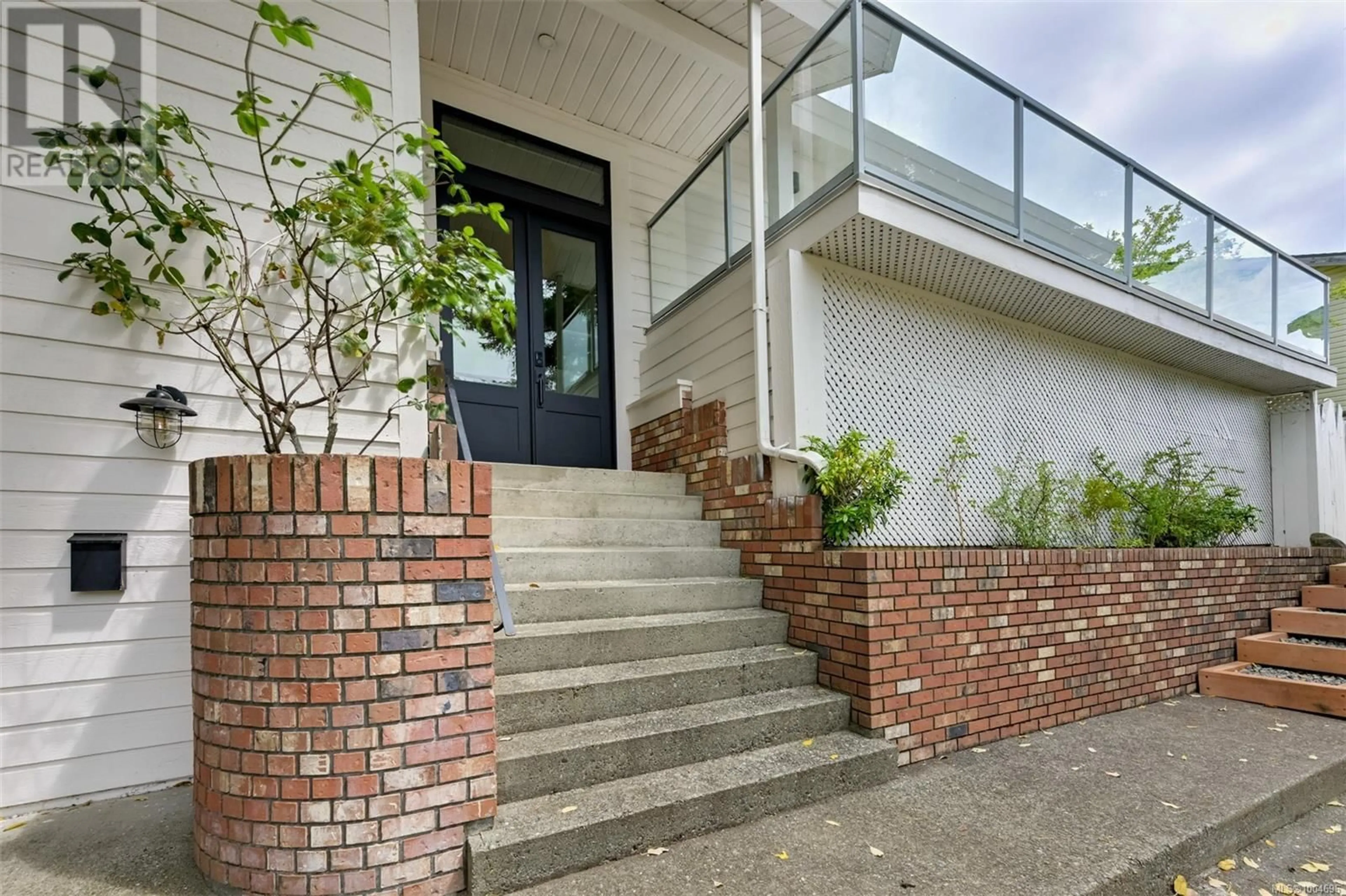 Home with brick exterior material, street for 632 CAIRNDALE ROAD, Colwood British Columbia V9C2R2