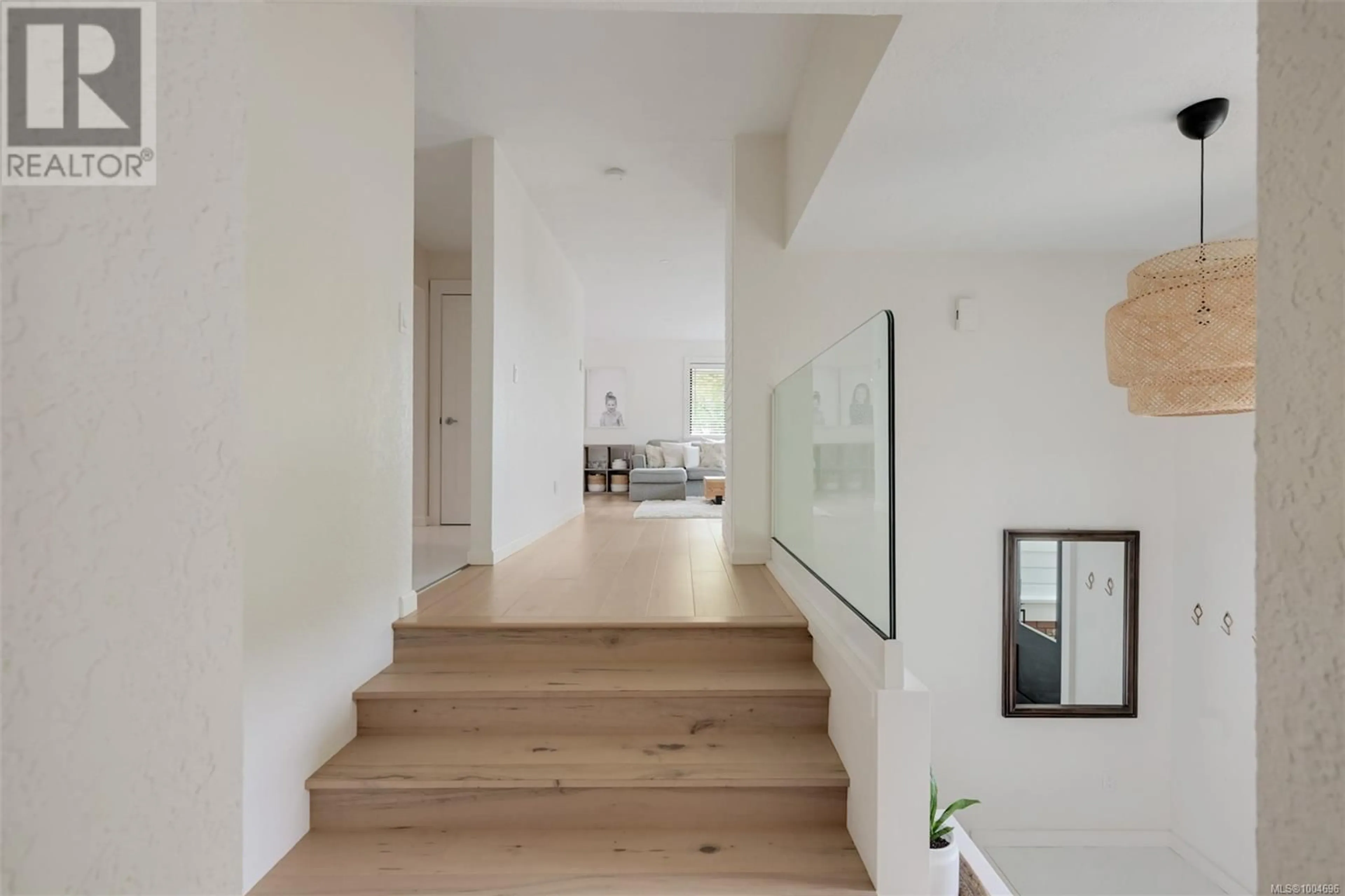 Stairs for 632 CAIRNDALE ROAD, Colwood British Columbia V9C2R2