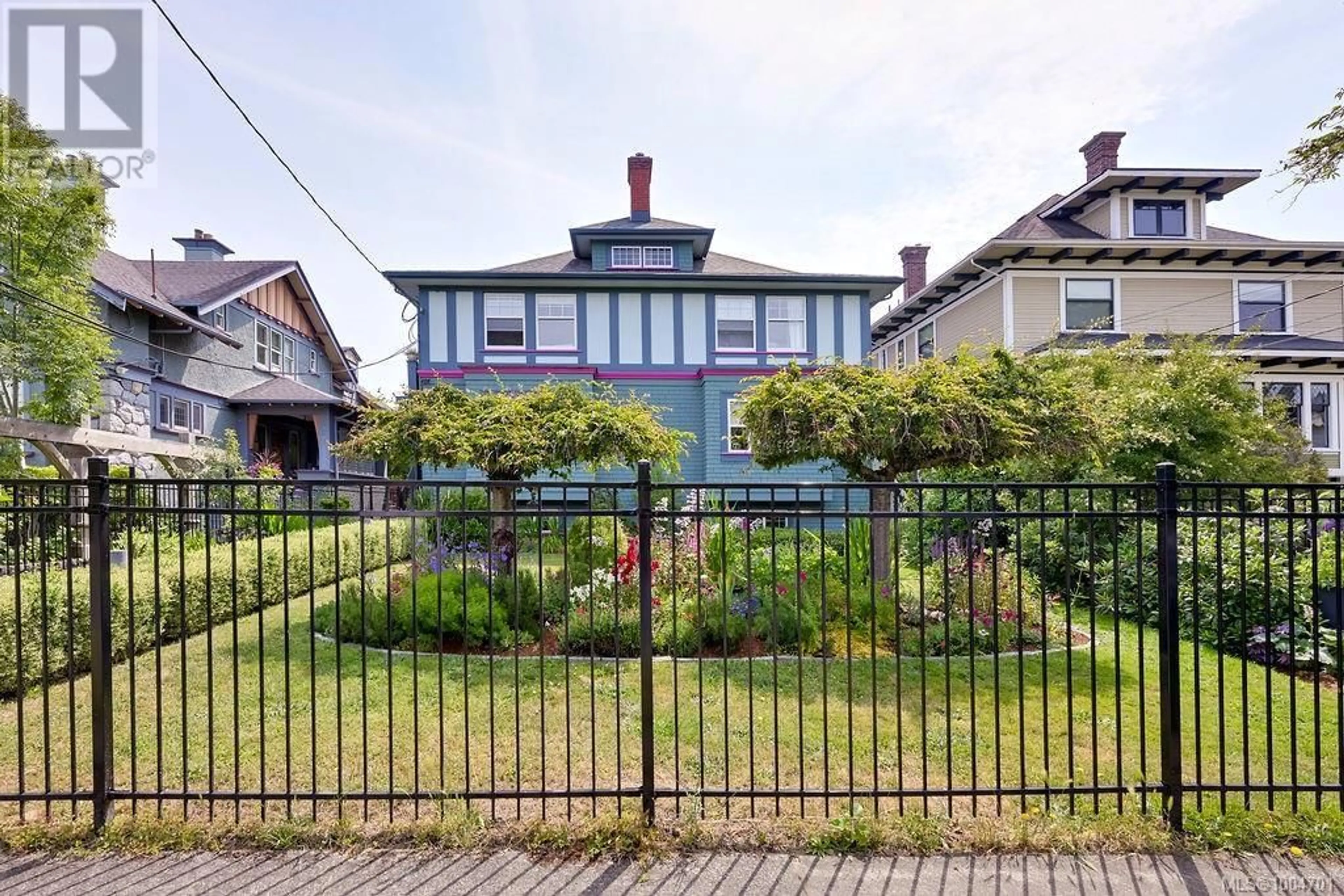 A pic from outside/outdoor area/front of a property/back of a property/a pic from drone, street for B - 609 SU'IT STREET, Victoria British Columbia V8V4C3
