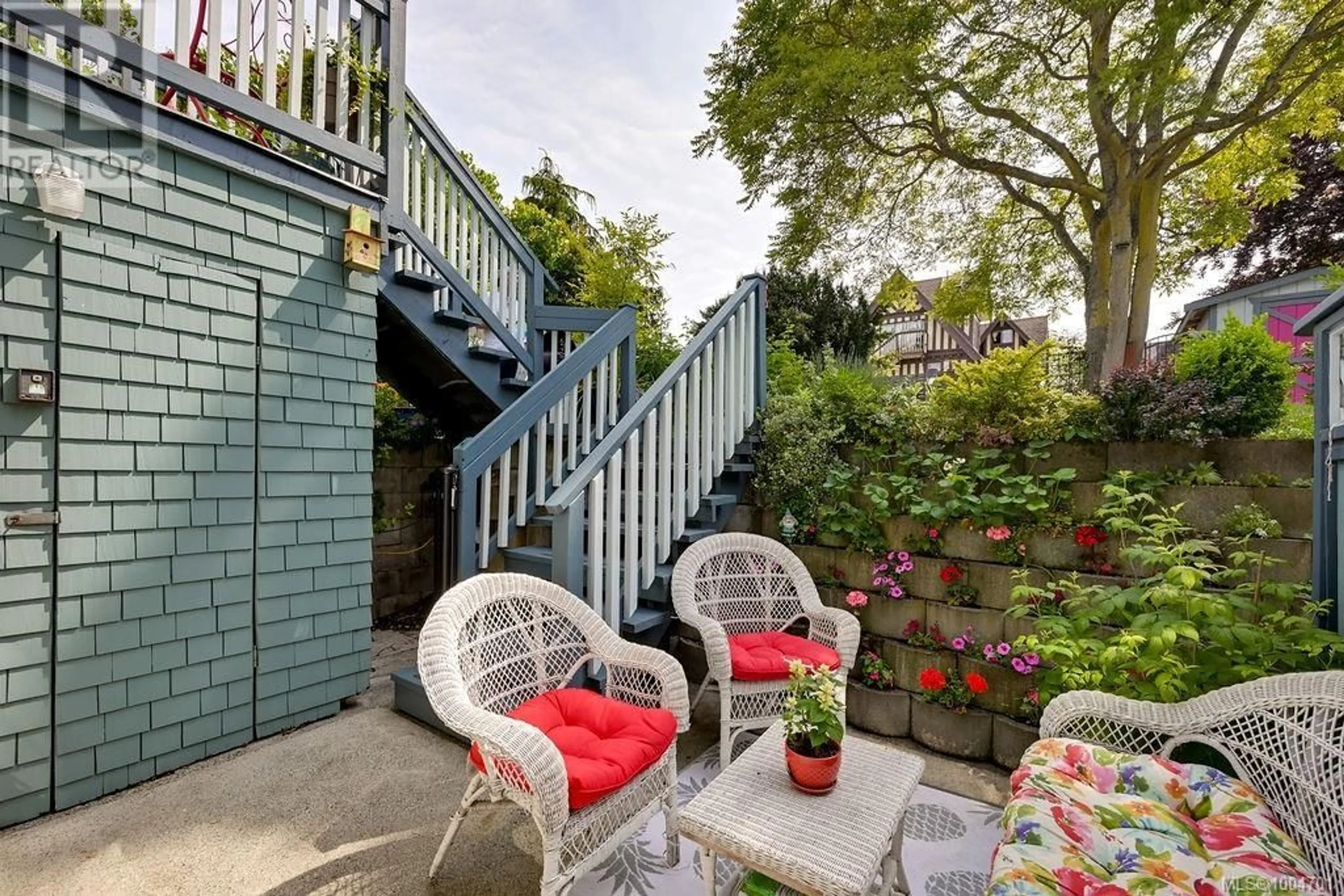 Patio, street for B - 609 SU'IT STREET, Victoria British Columbia V8V4C3