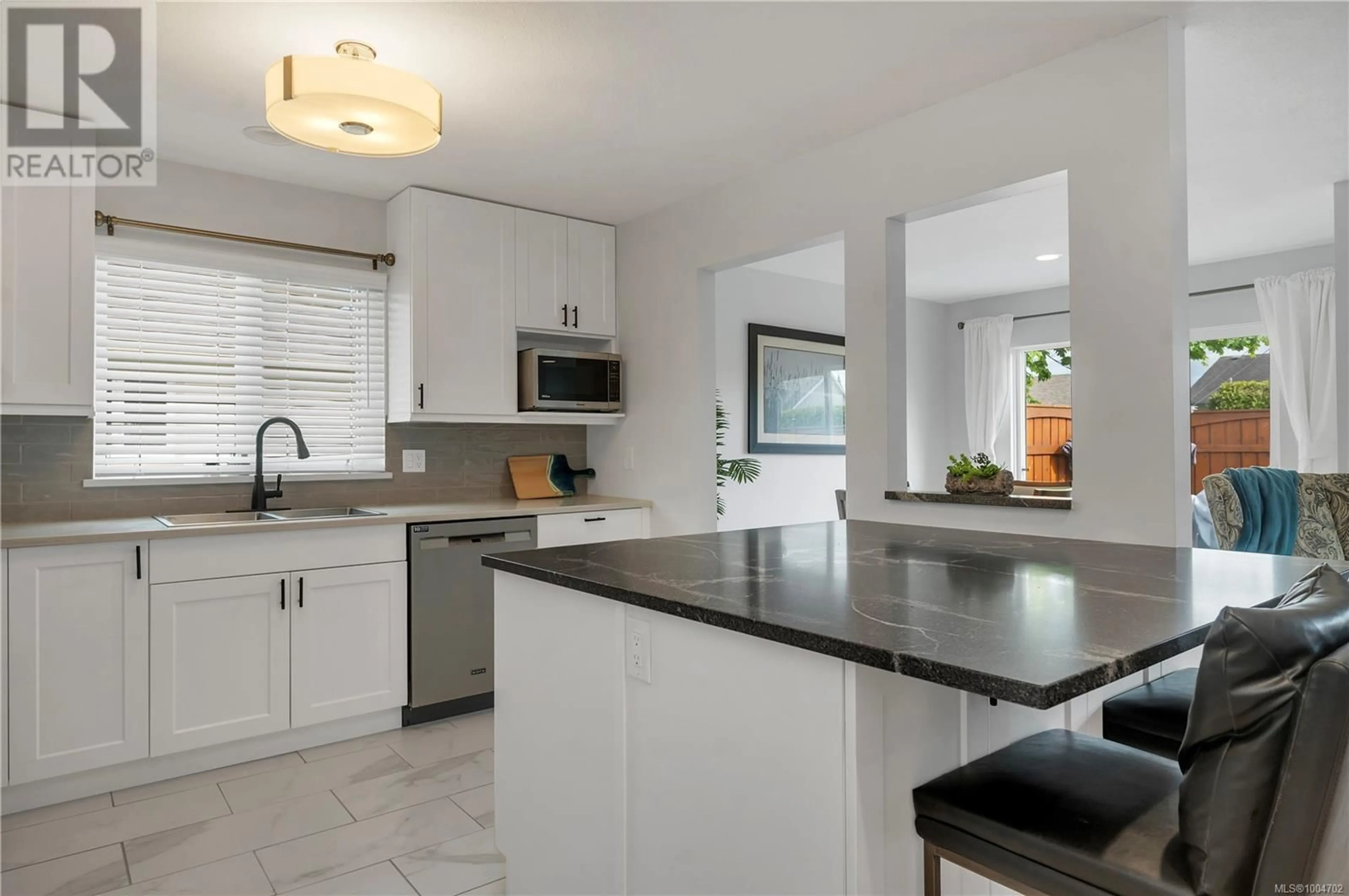 Open concept kitchen, ceramic/tile floor for 31 - 2055 GALERNO ROAD, Campbell River British Columbia V9W6Z1