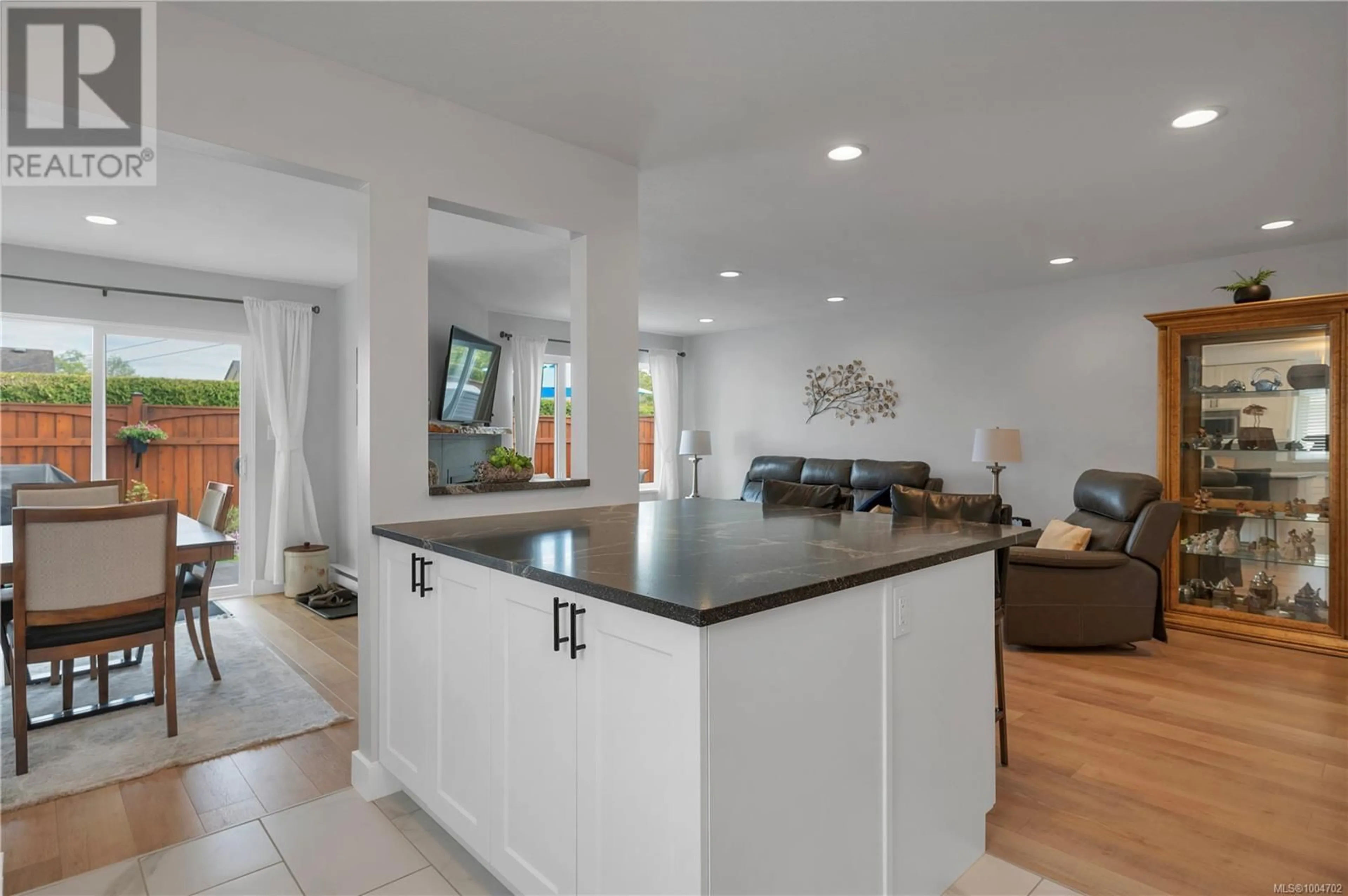 Open concept kitchen, ceramic/tile floor for 31 - 2055 GALERNO ROAD, Campbell River British Columbia V9W6Z1