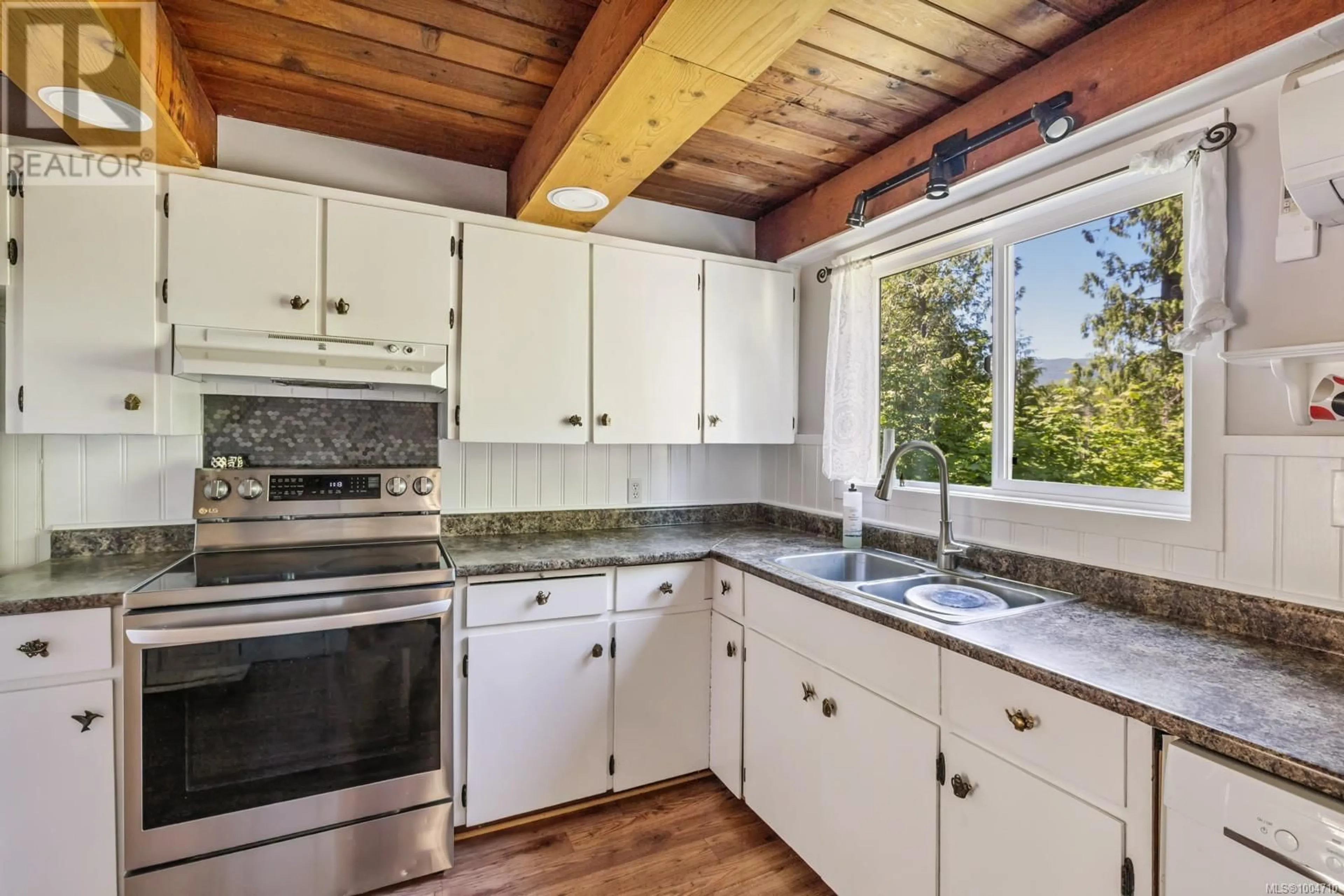 Standard kitchen, unknown for 5520 RIVERBOTTOM ROAD, Duncan British Columbia V9L6J5