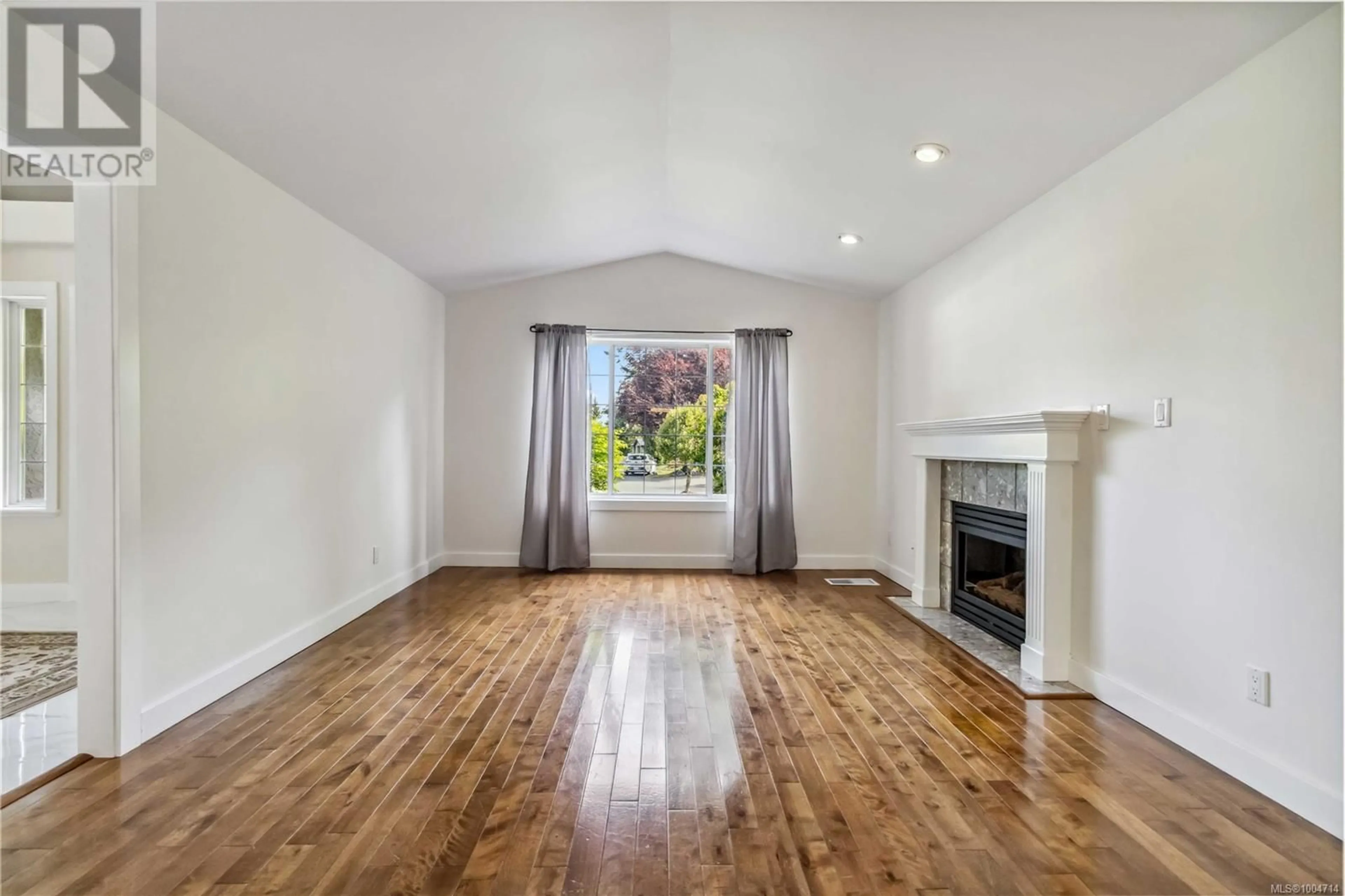 A pic of a room for 1275 MYSTY WOODS, Saanich British Columbia V8Y3G6