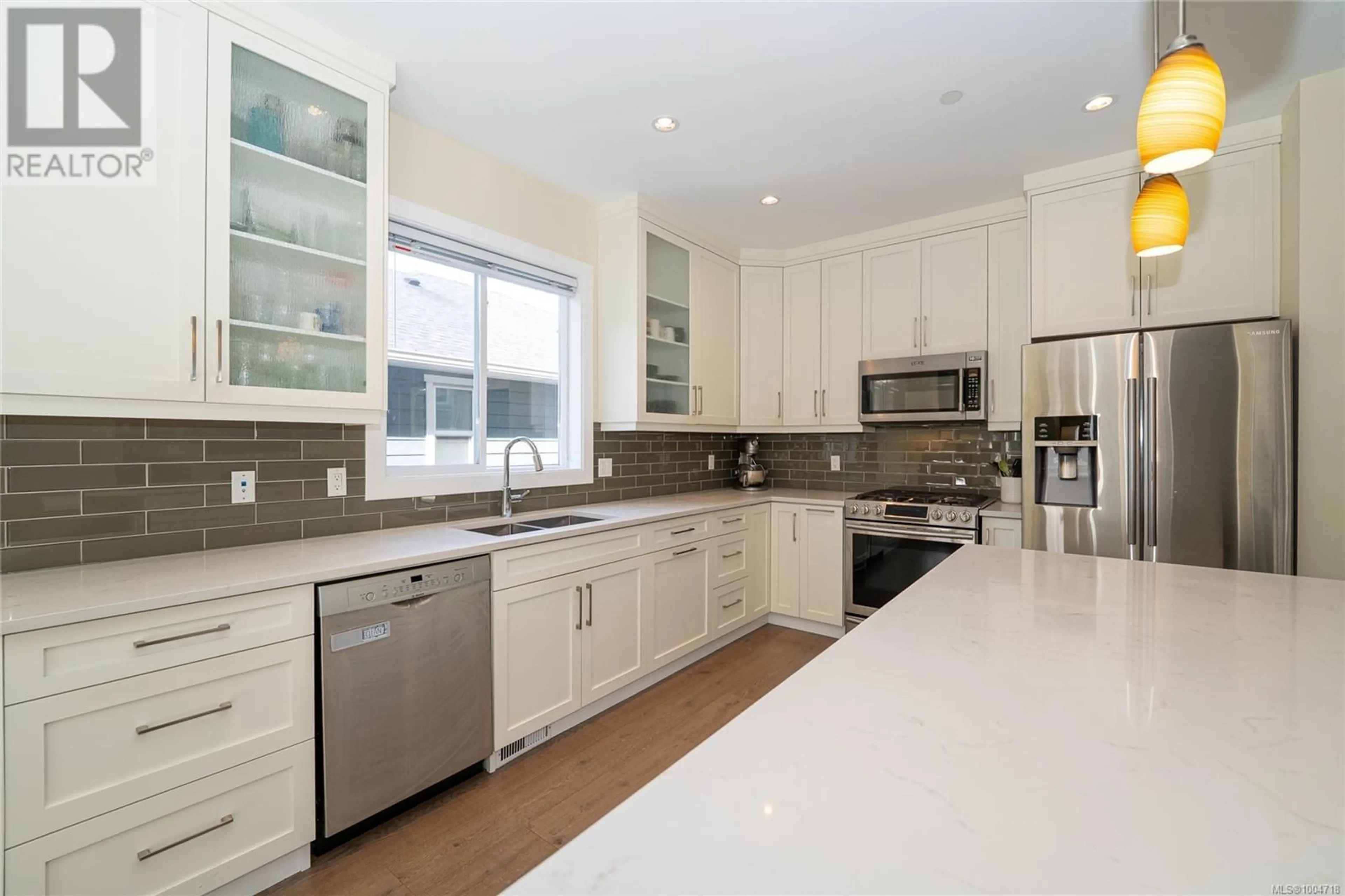 Open concept kitchen, ceramic/tile floor for 320 SELICA ROAD, Langford British Columbia V9B4X2