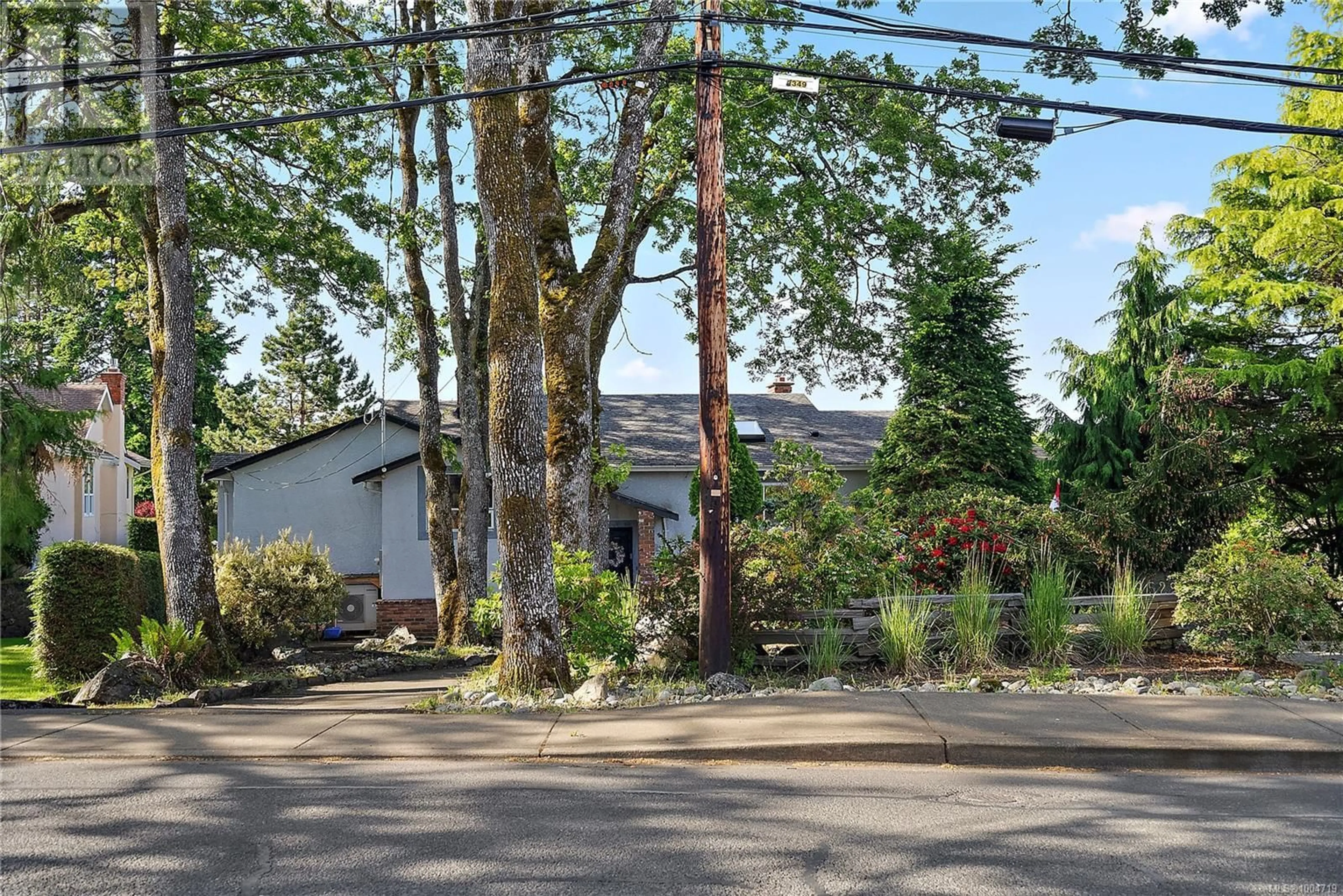 Patio, unknown for 1529 MT. DOUGLAS CROSS ROAD, Saanich British Columbia V8N1Z9