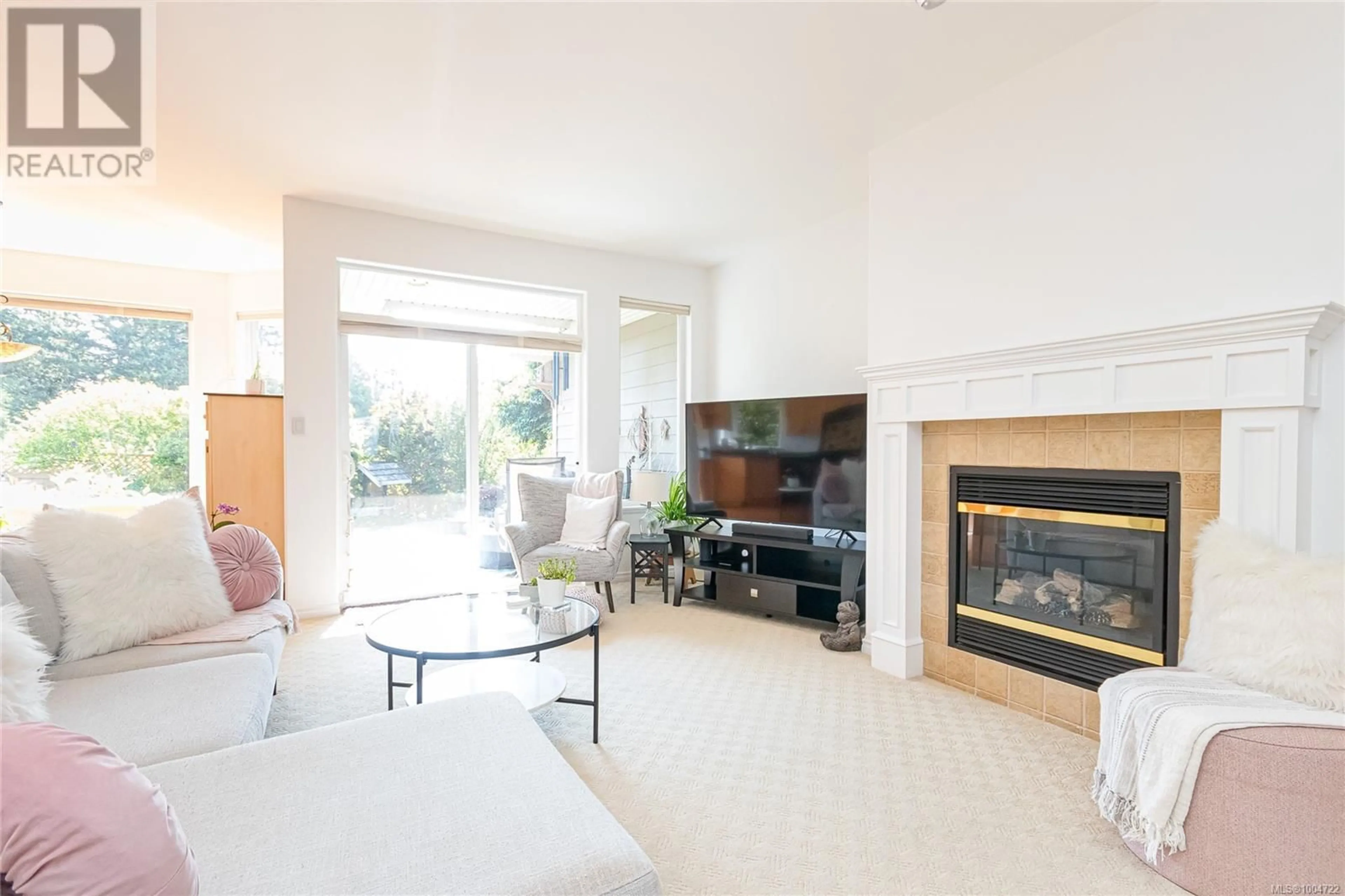 Living room with furniture, unknown for 12 - 912 BRULETTE PLACE, Mill Bay British Columbia V8H1H2