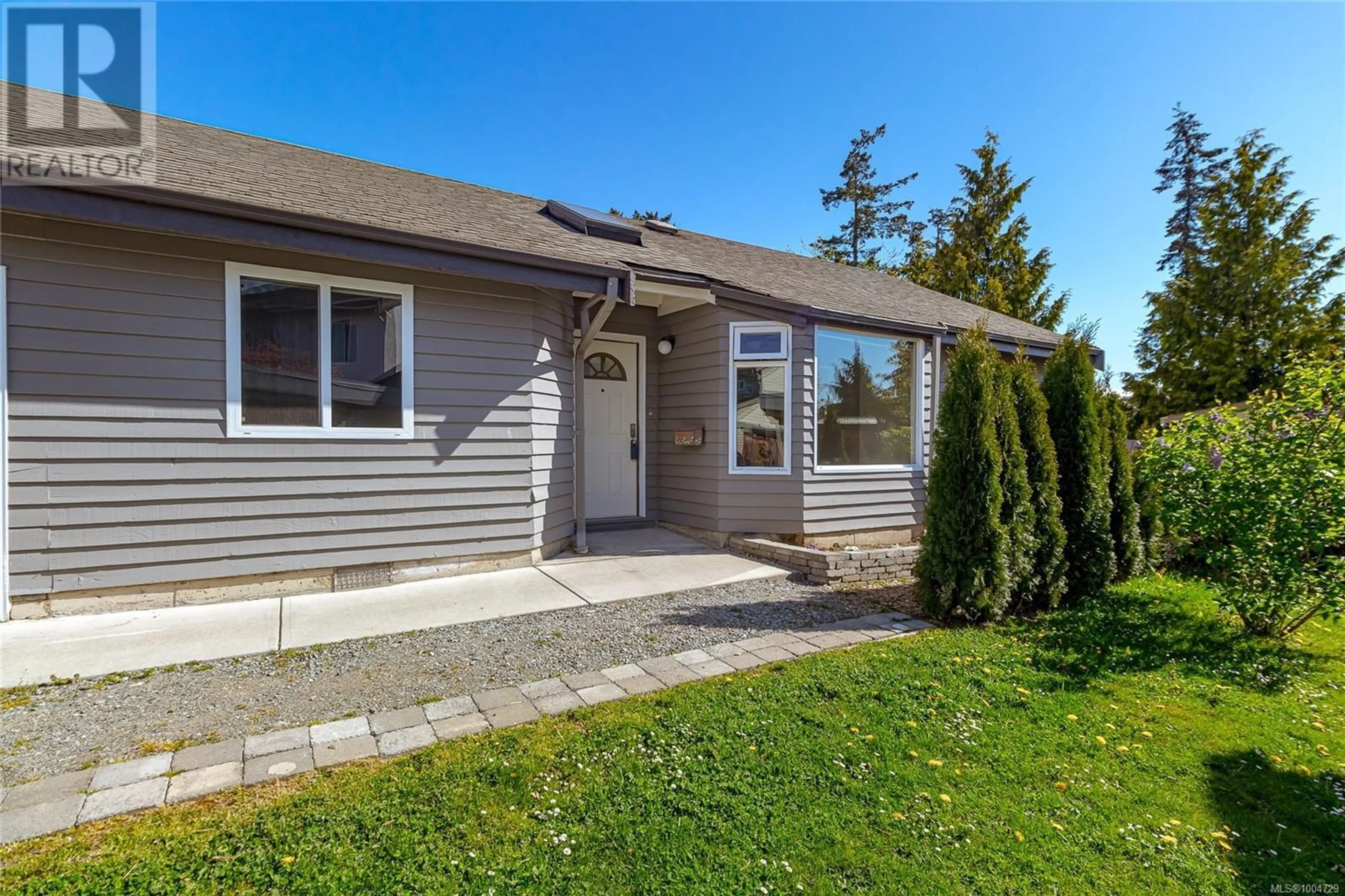 Home with vinyl exterior material, street for 25 - 7925 SIMPSON ROAD, Central Saanich British Columbia V8M1L3