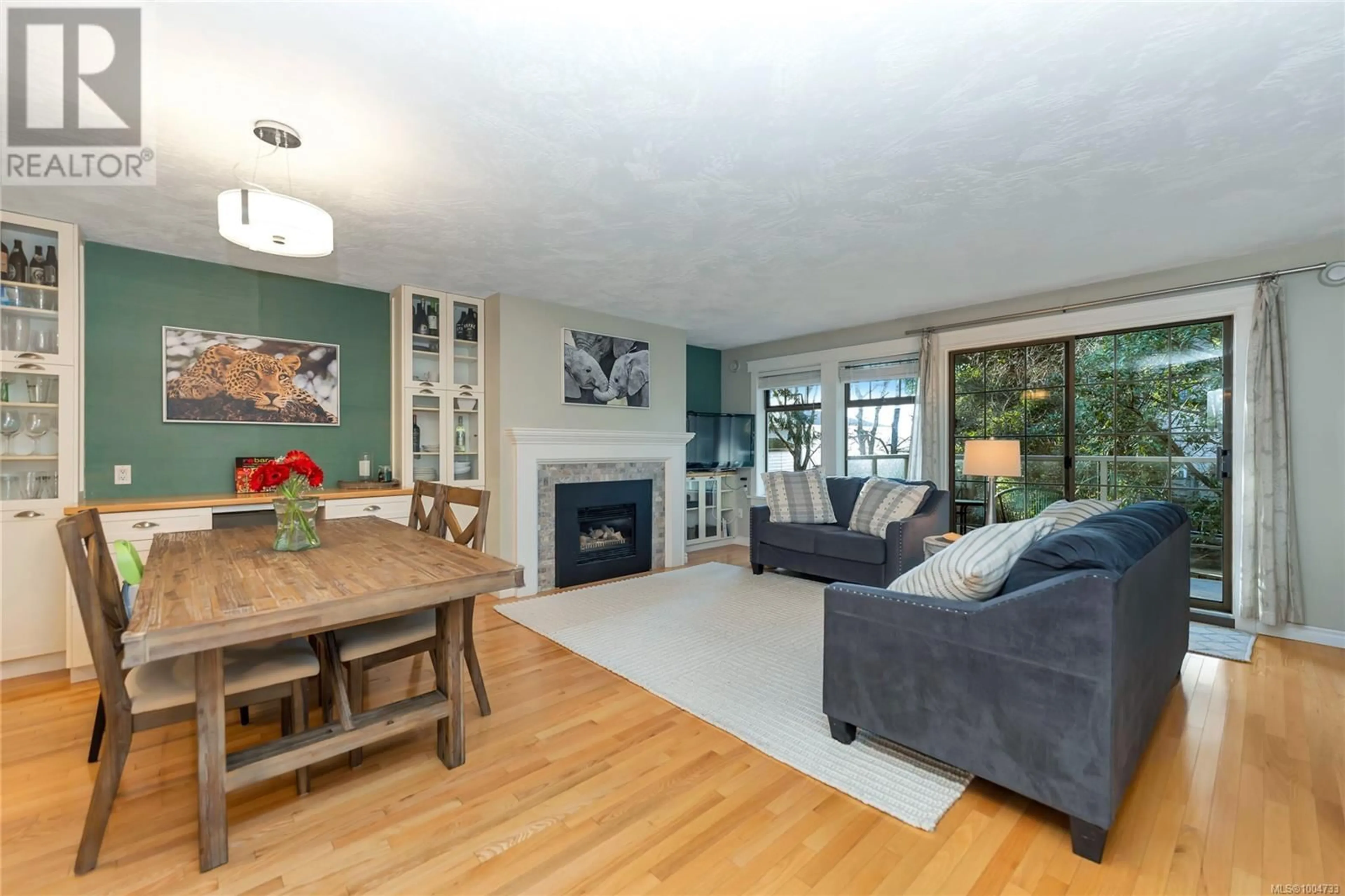 Living room with furniture, wood/laminate floor for 30 - 850 PARKLANDS DRIVE, Esquimalt British Columbia V9A4L5