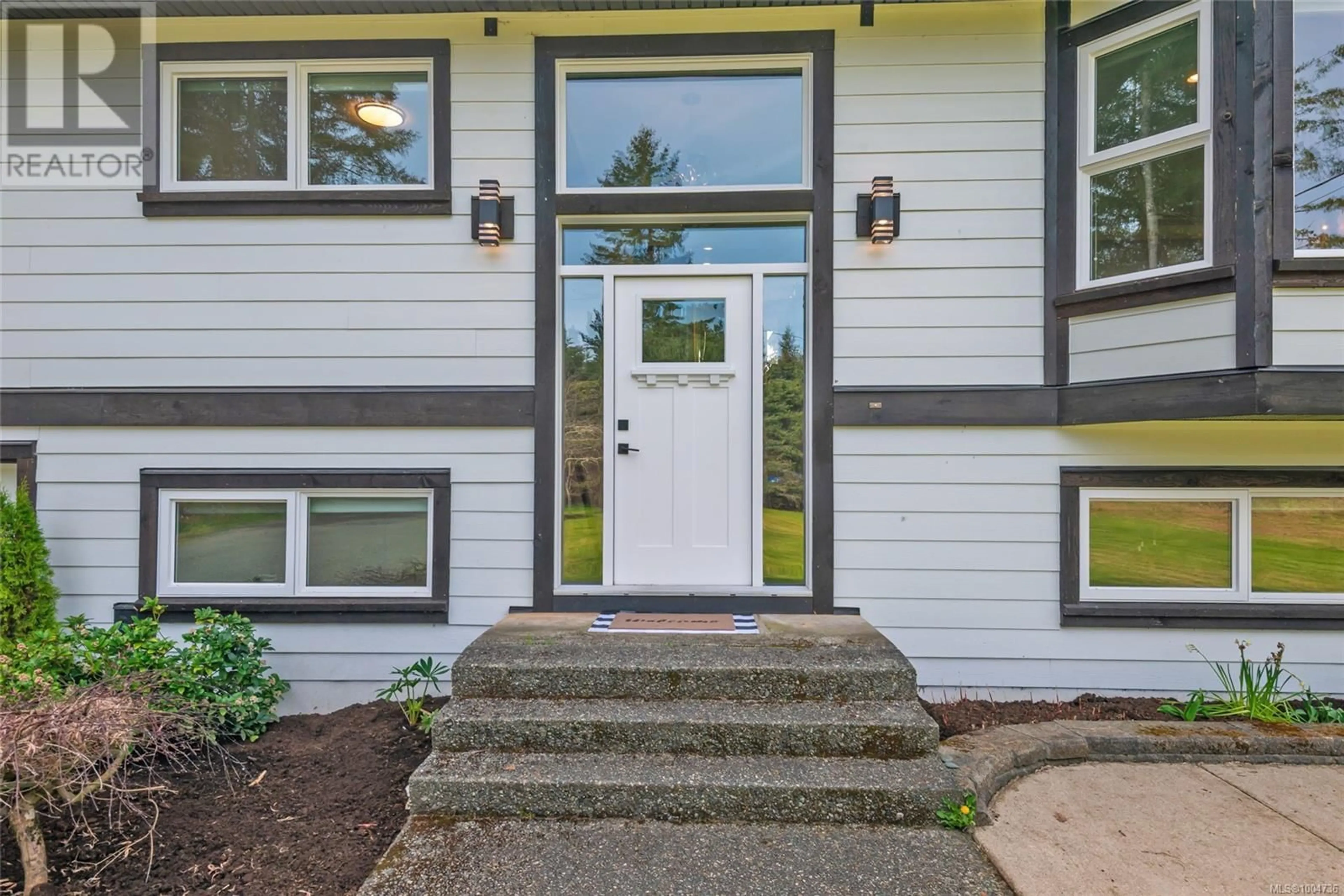 Home with vinyl exterior material, street for 6124 STRATHCONA STREET, Port Alberni British Columbia V9Y8S4