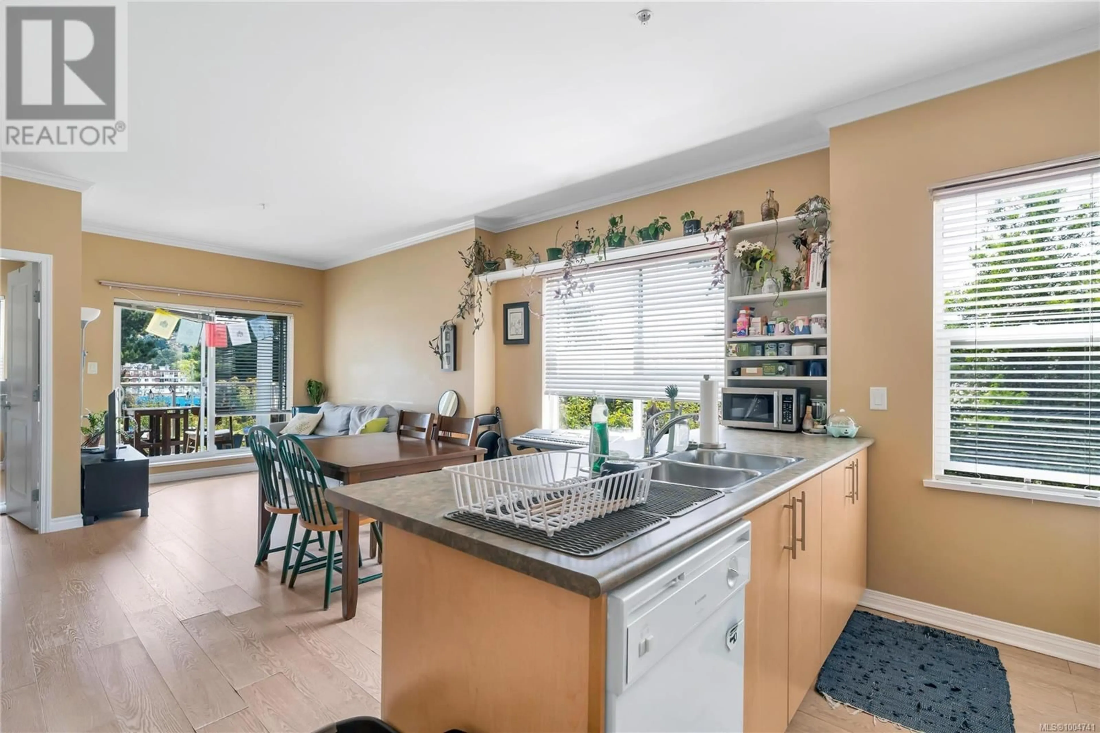 Open concept kitchen, unknown for 301 - 1550 CHURCH AVENUE, Saanich British Columbia V8P2H1
