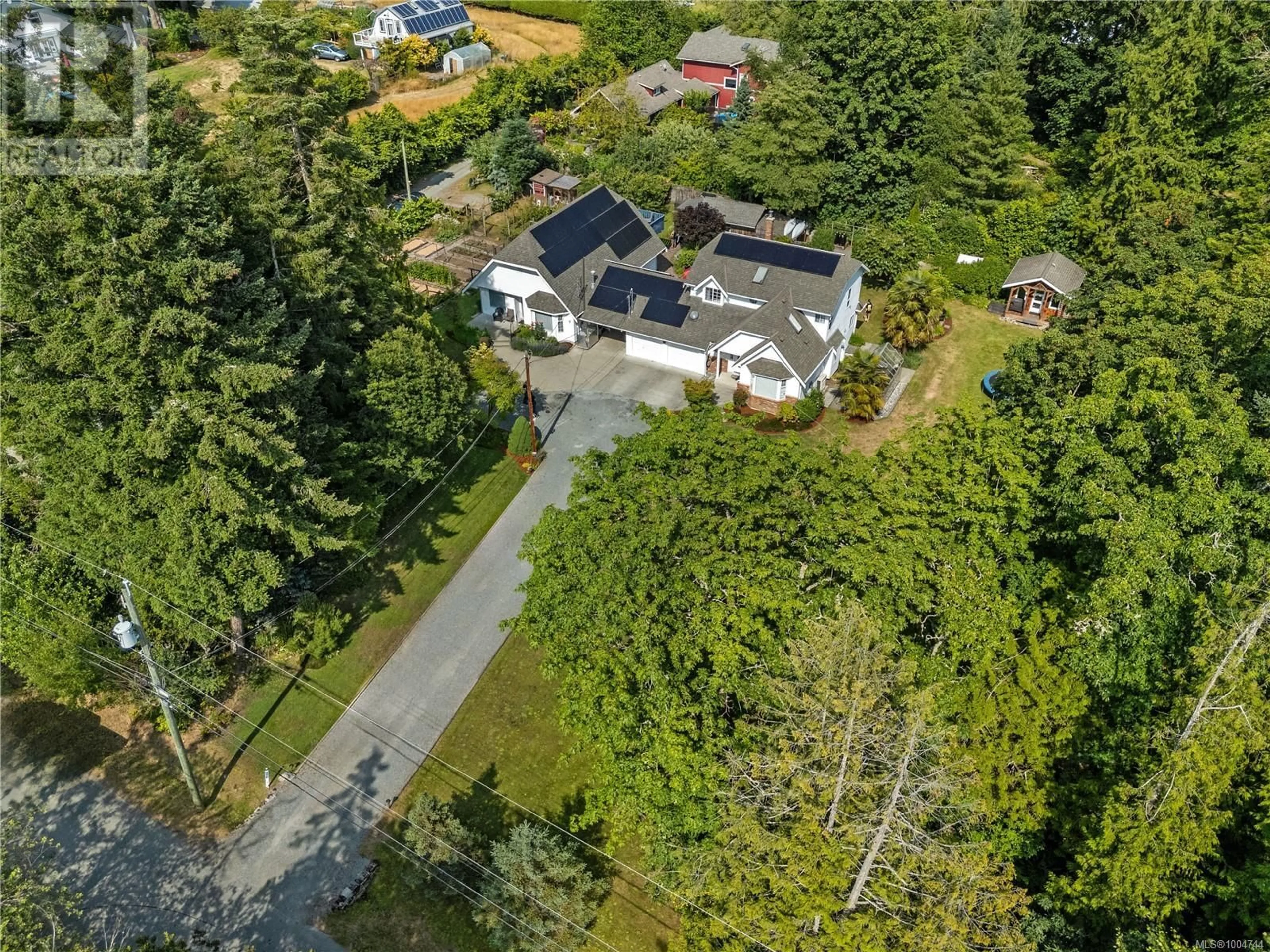 A pic from outside/outdoor area/front of a property/back of a property/a pic from drone, street for 7483 TOMLINSON ROAD, Central Saanich British Columbia V8M1S7