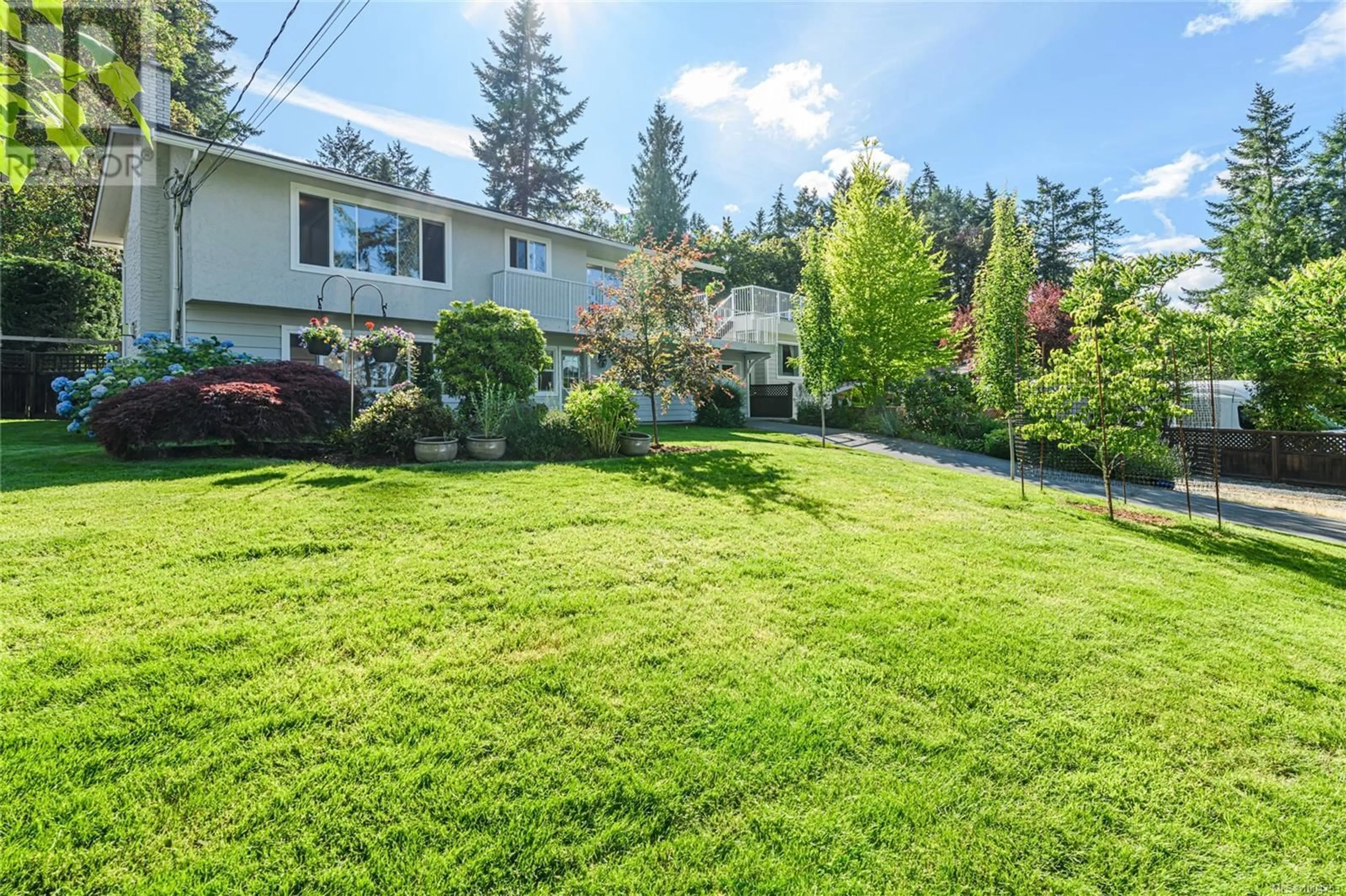 A pic from outside/outdoor area/front of a property/back of a property/a pic from drone, unknown for 6896 WOODWARD DRIVE, Central Saanich British Columbia V8M1A9