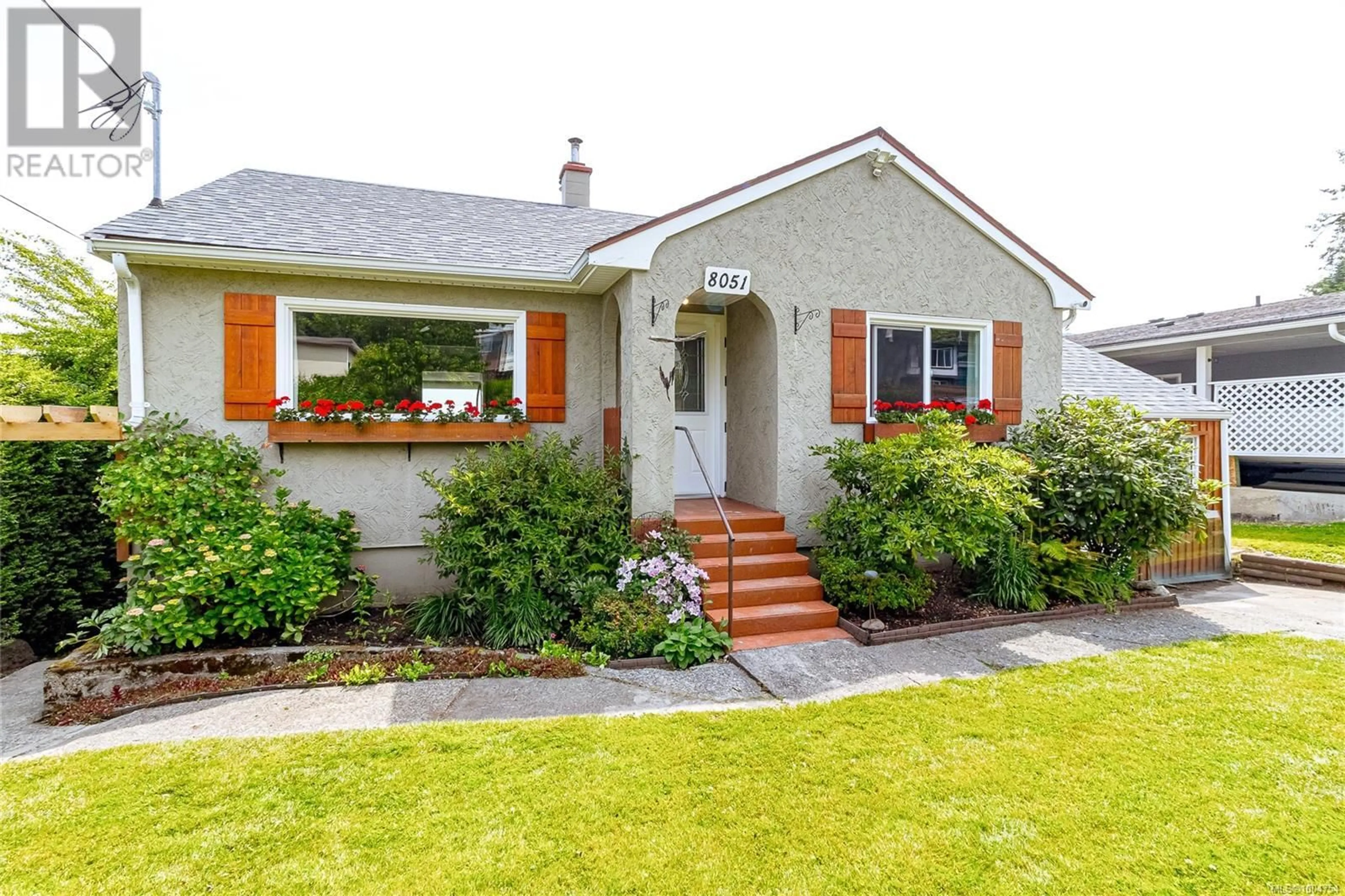 Home with vinyl exterior material, street for 8051 ARTHUR STREET, Crofton British Columbia V0R1R0