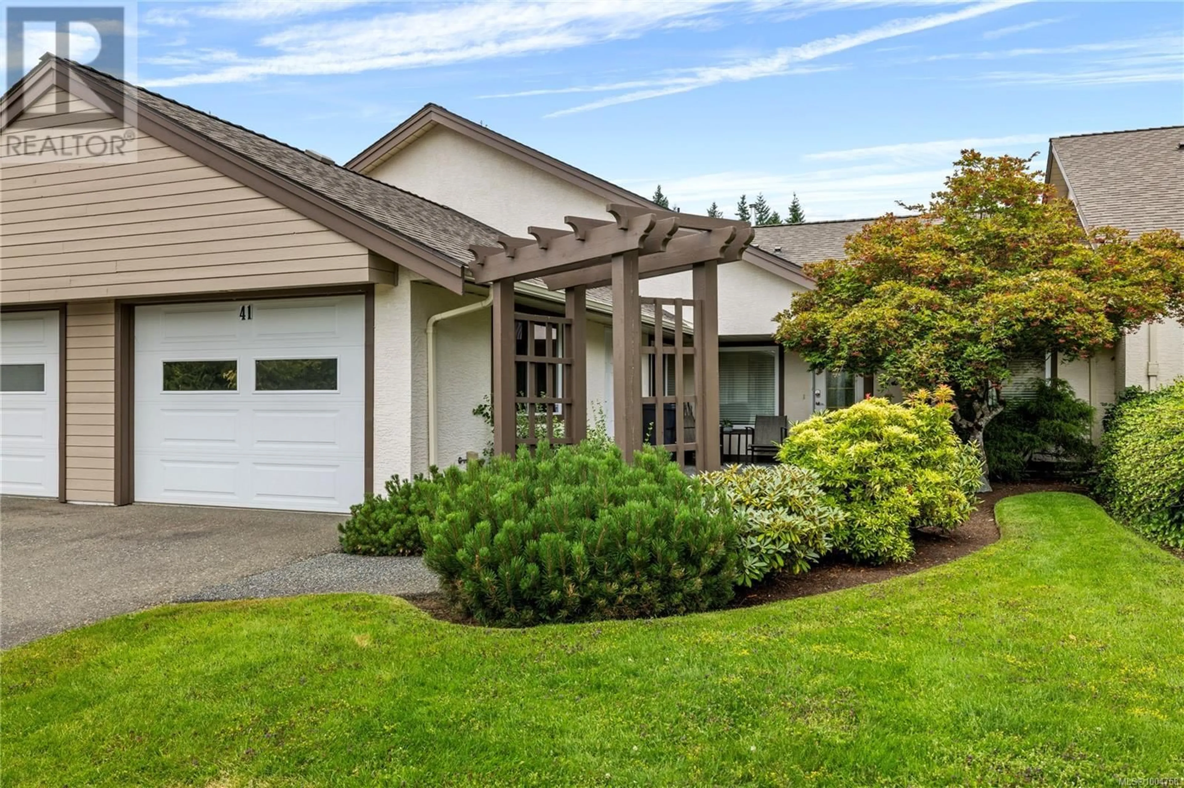 Home with vinyl exterior material, street for 41 - 885 BERWICK ROAD SOUTH, Qualicum Beach British Columbia V9K1N7
