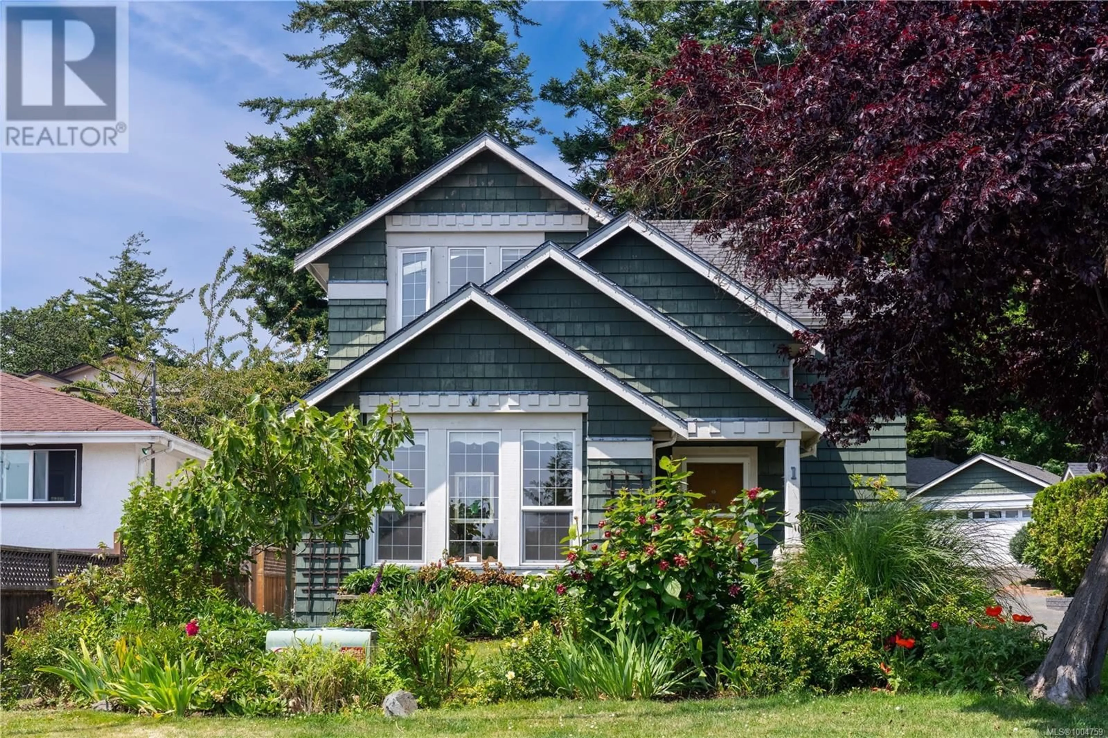 Home with vinyl exterior material, street for 1 - 434 FRASER STREET, Esquimalt British Columbia V9A6G9