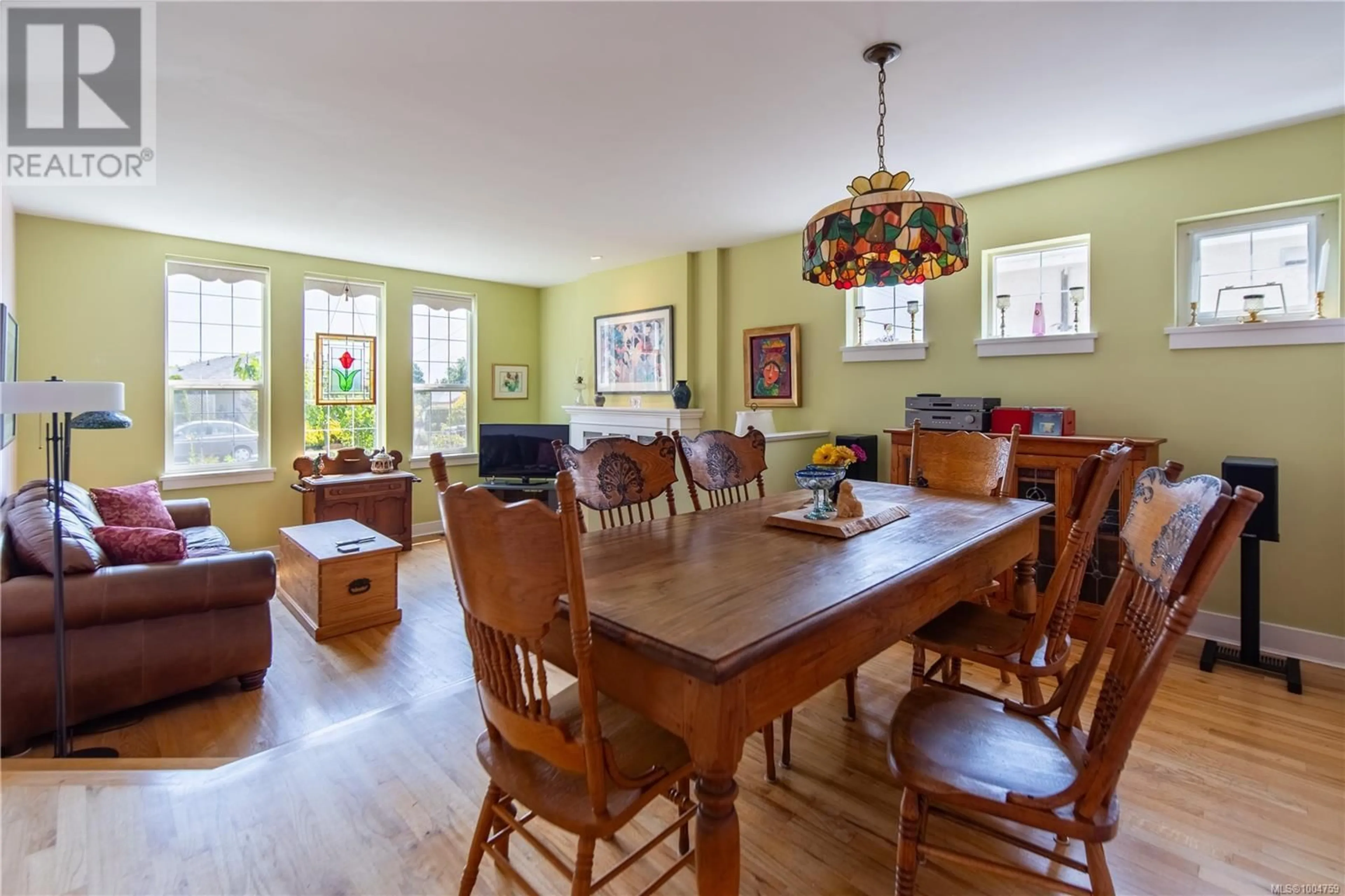 Dining room, wood/laminate floor for 1 - 434 FRASER STREET, Esquimalt British Columbia V9A6G9