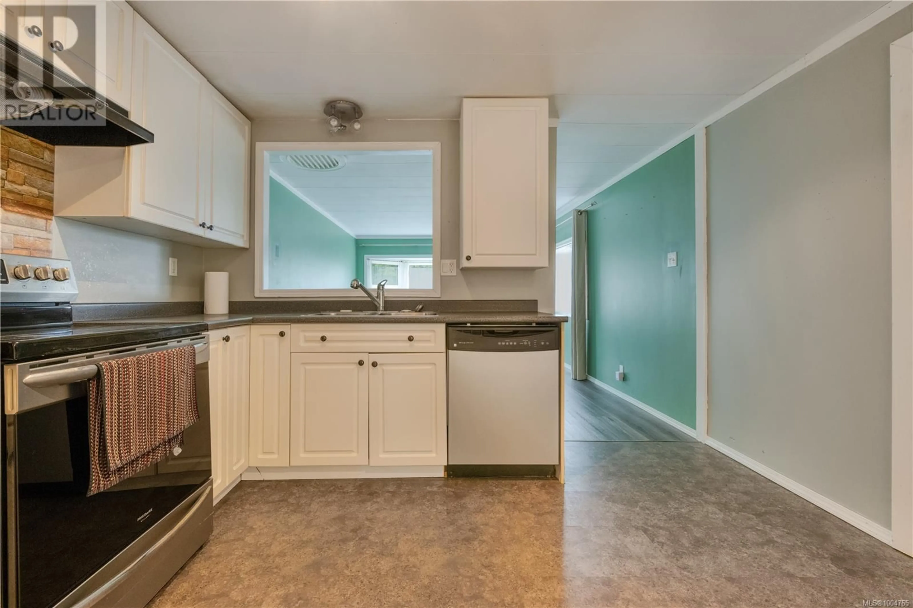 Standard kitchen, ceramic/tile floor for 40 - 7100 HIGHVIEW ROAD, Port Hardy British Columbia V0N2P0