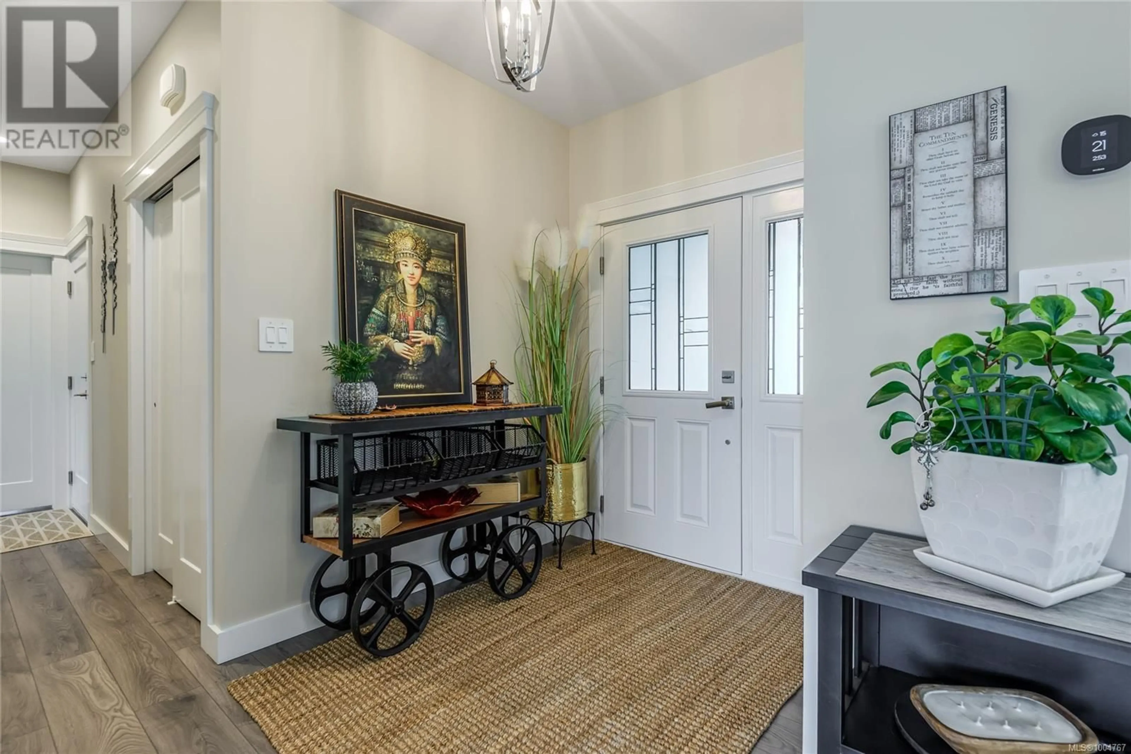 Indoor entryway for 2116 EVERGREEN ROAD, Campbell River British Columbia V9W0C8