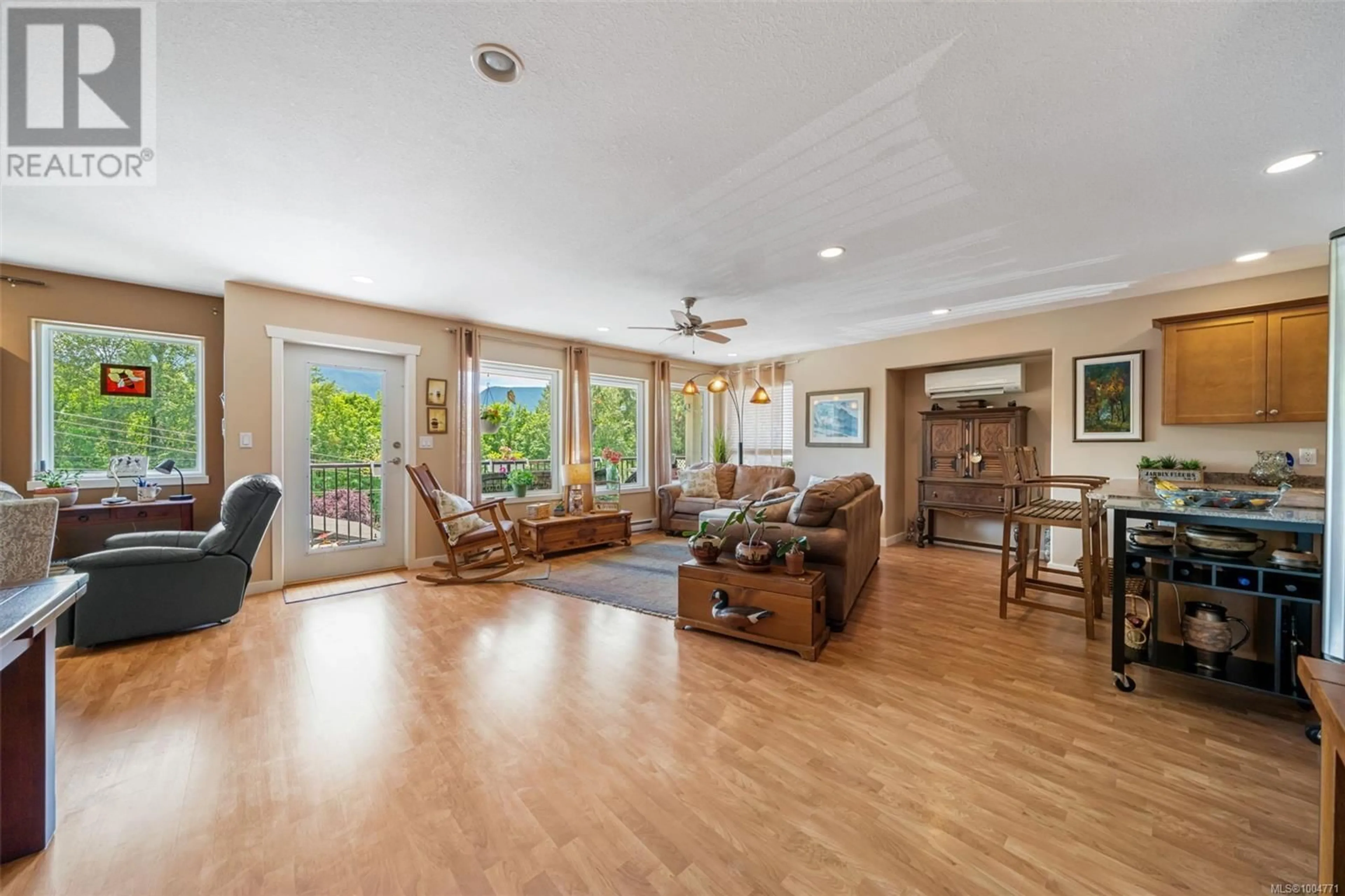 Living room with furniture, unknown for 290 CARNELL DRIVE, Lake Cowichan British Columbia V0R2G0
