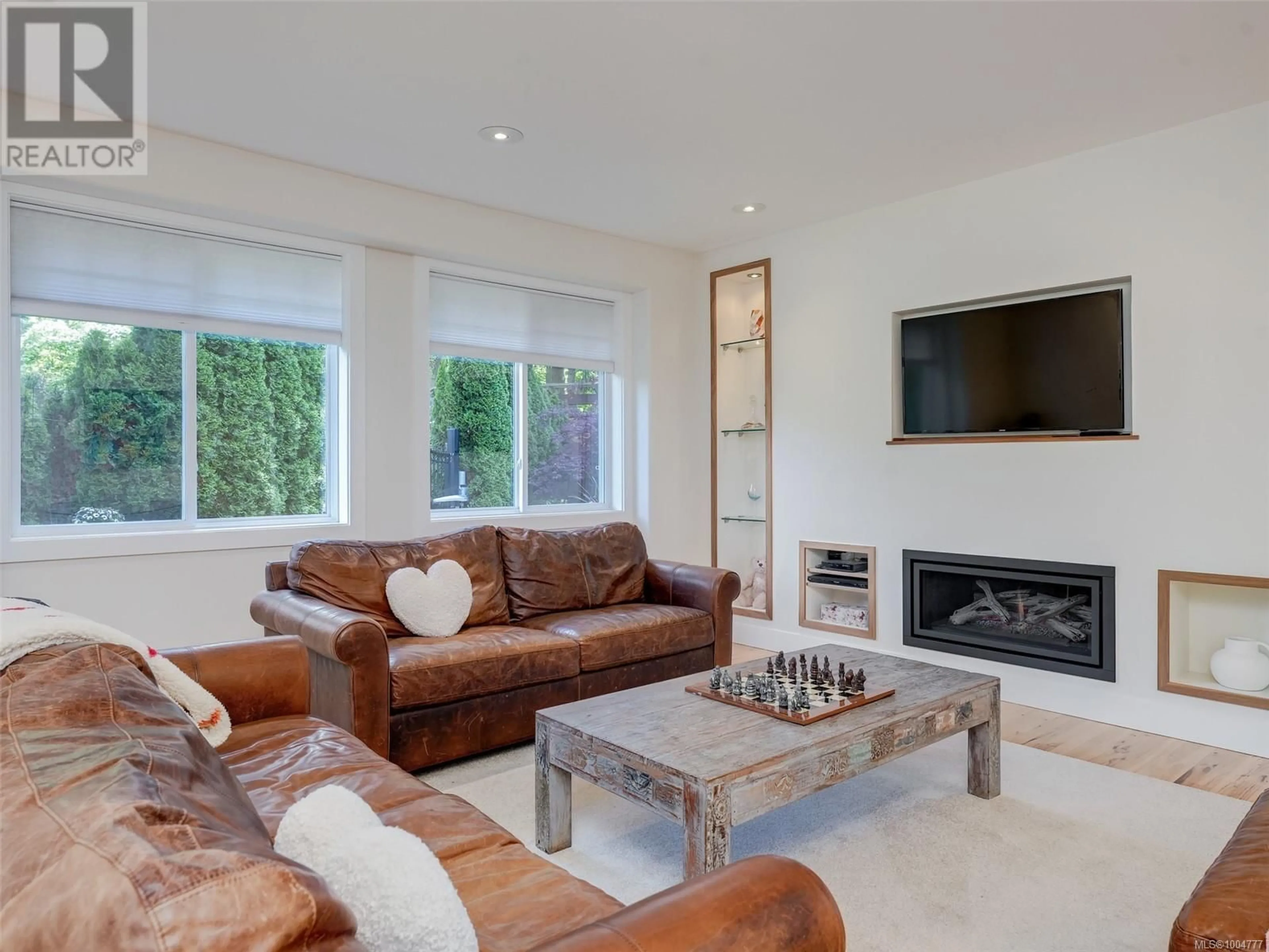 Living room with furniture, unknown for 1202 OCEAN PARK LANE, Saanich British Columbia V8X5M6