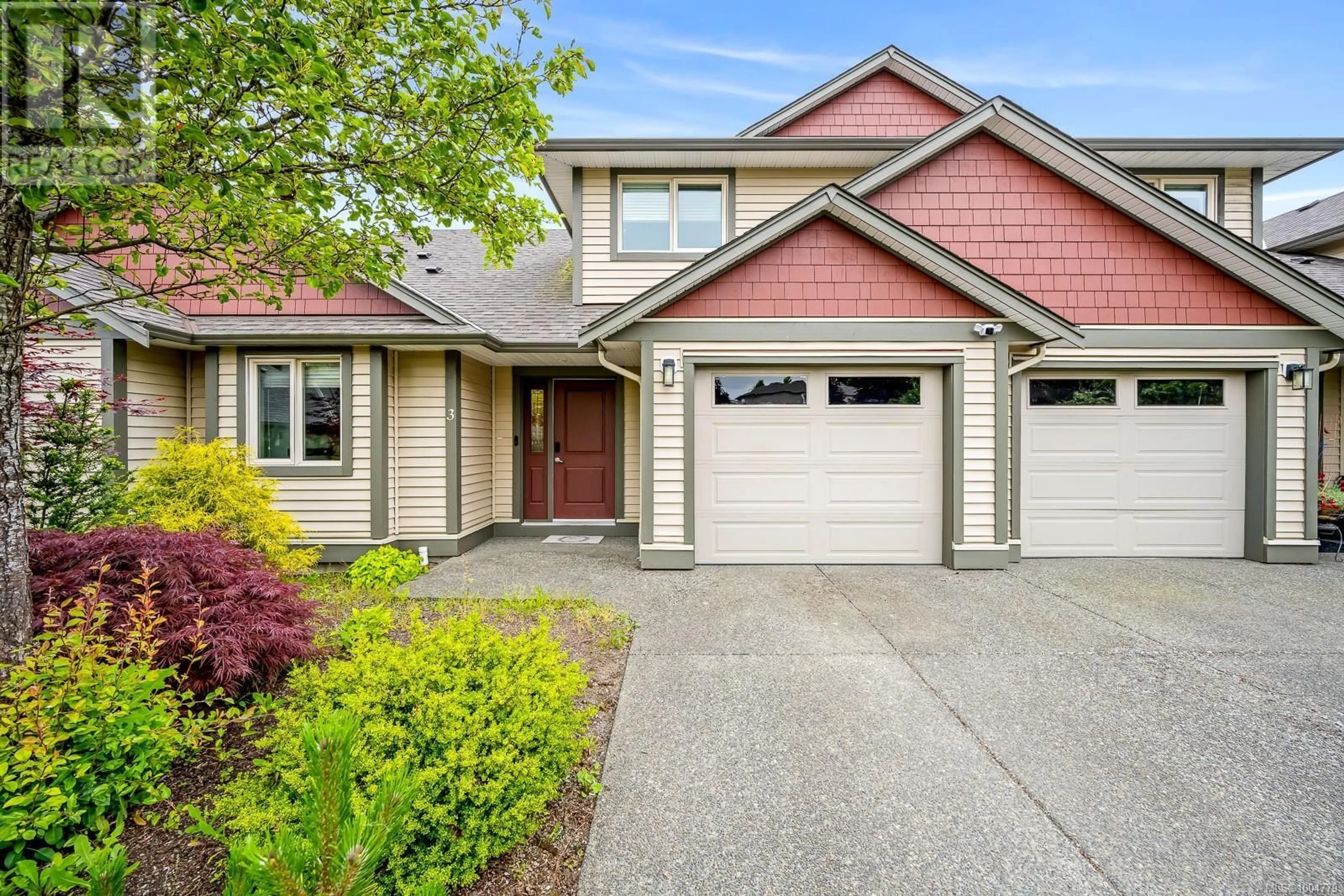 Home with vinyl exterior material, street for 3 - 1620 PIERCY AVENUE, Courtenay British Columbia V9N3E9