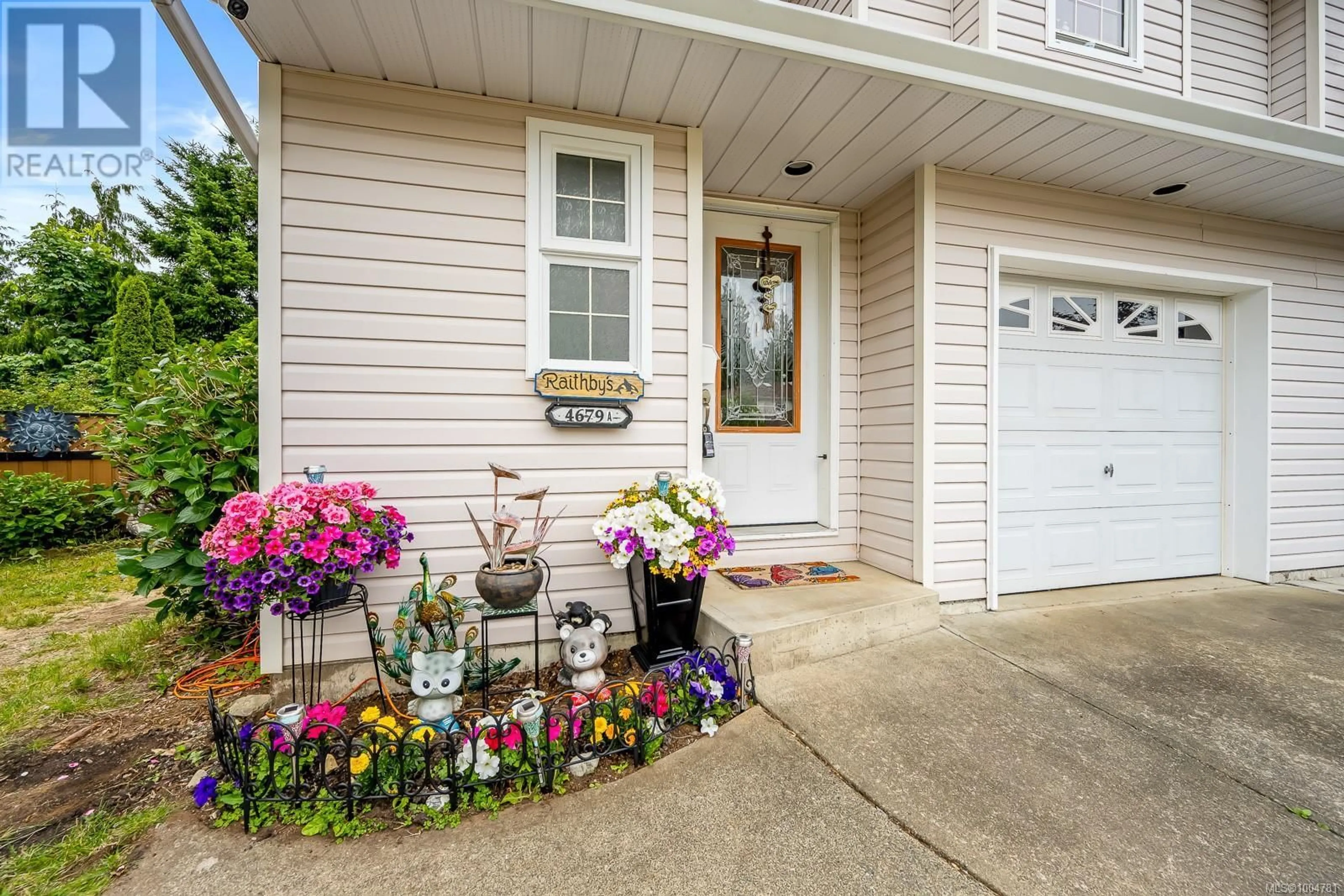 Indoor entryway for 4679A ASHWOOD PLACE, Courtenay British Columbia V9N8S8