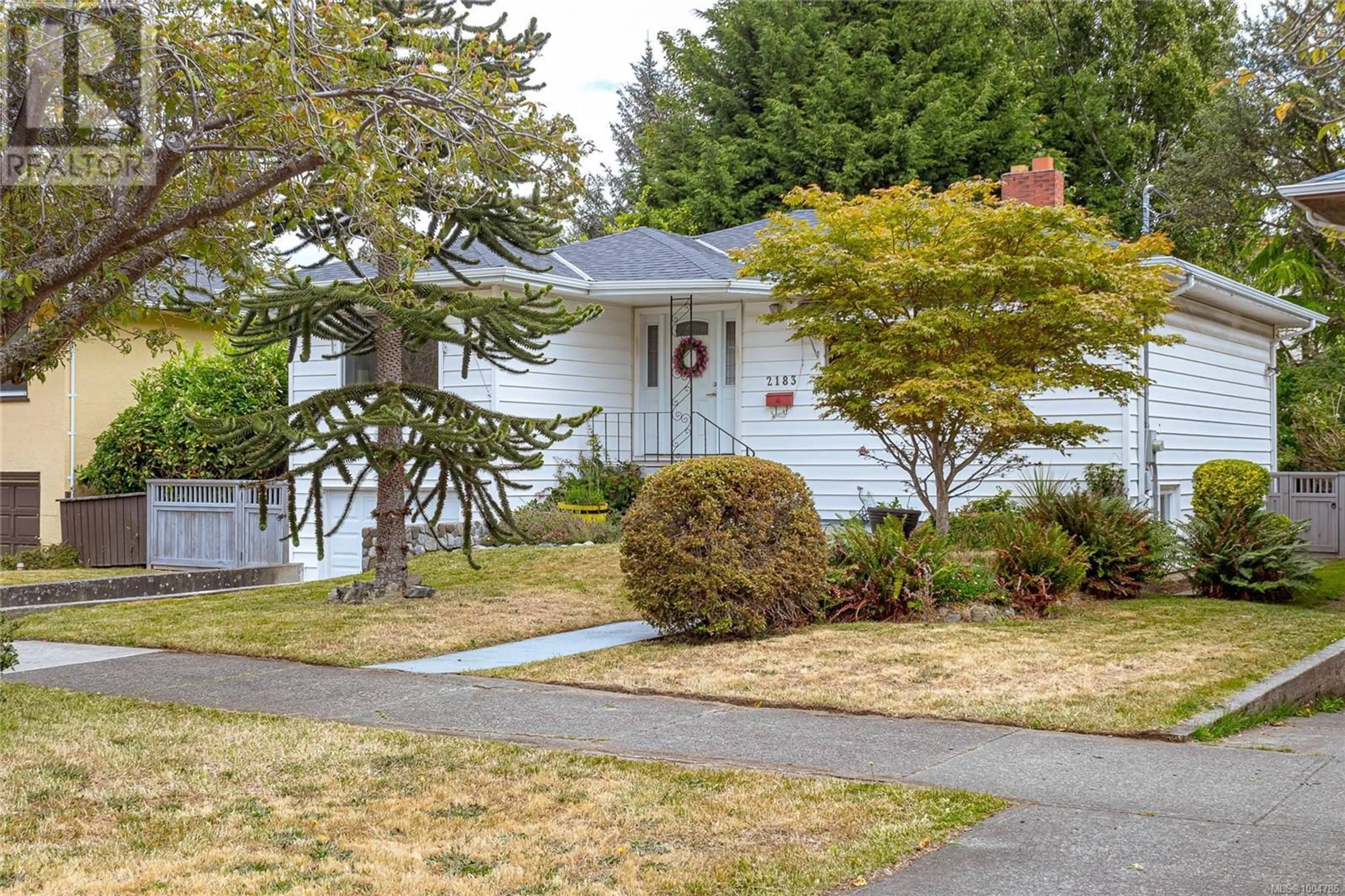 Home with vinyl exterior material, street for 2183 EPWORTH STREET, Oak Bay British Columbia V8R5L2