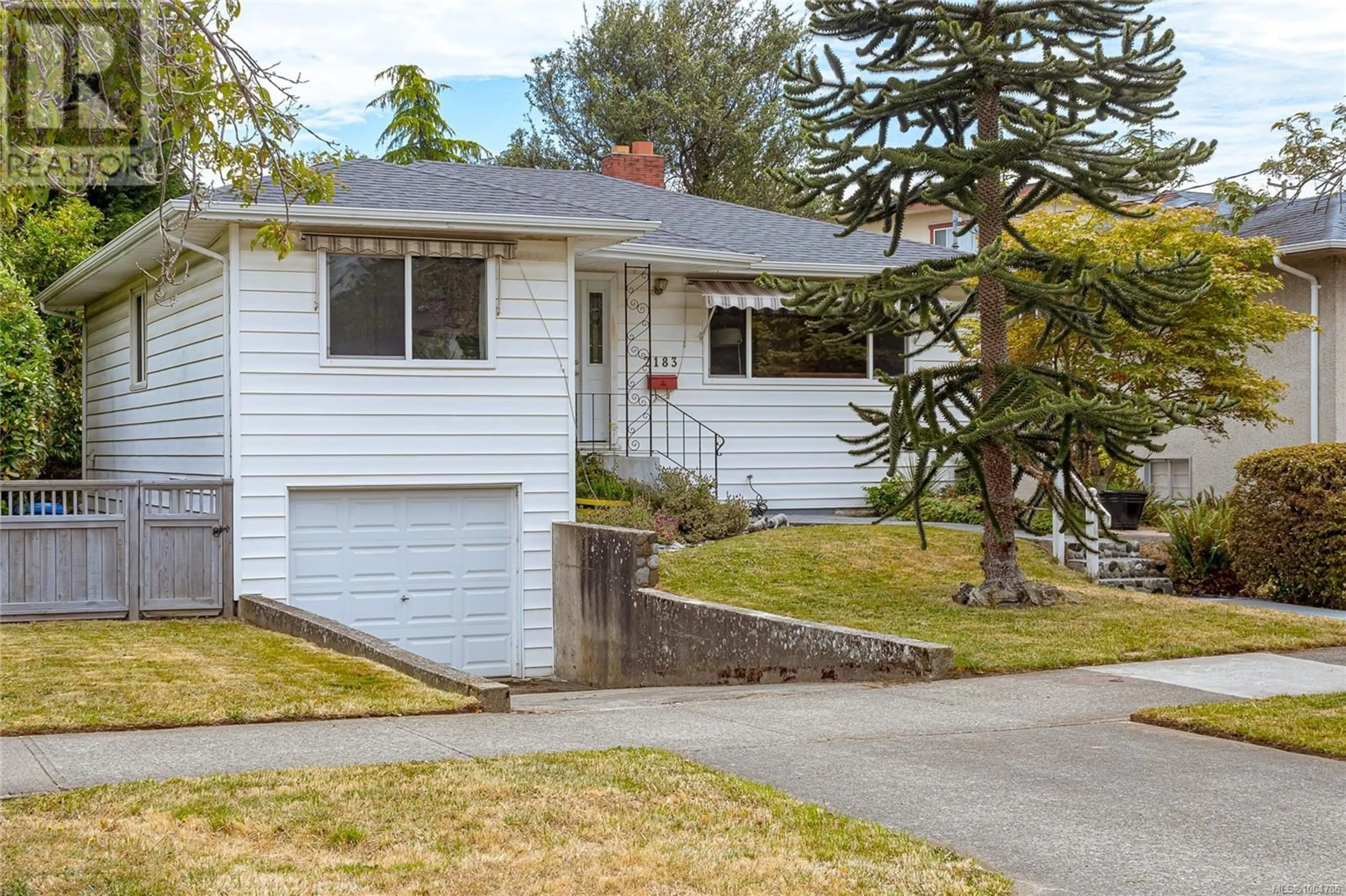 Home with vinyl exterior material, street for 2183 EPWORTH STREET, Oak Bay British Columbia V8R5L2