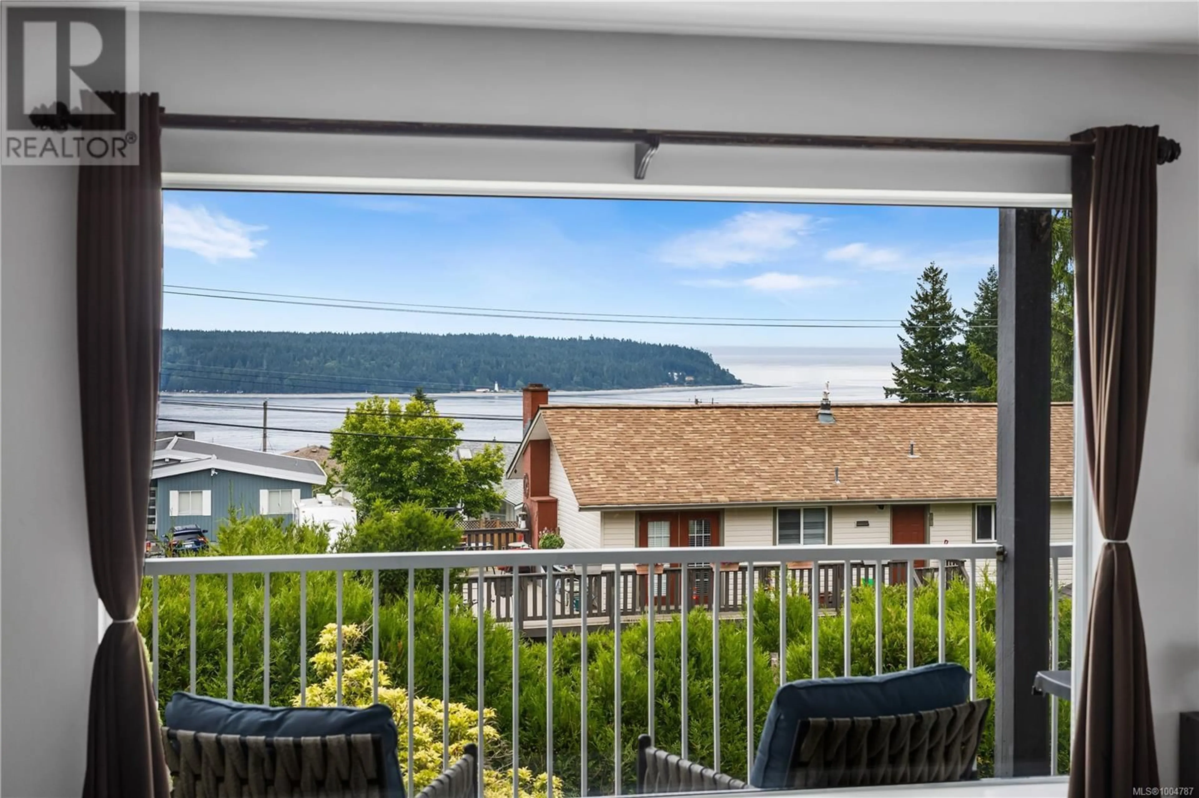 Patio, water/lake/river/ocean view for 4 - 695 UPLAND DRIVE, Campbell River British Columbia V9W2A7