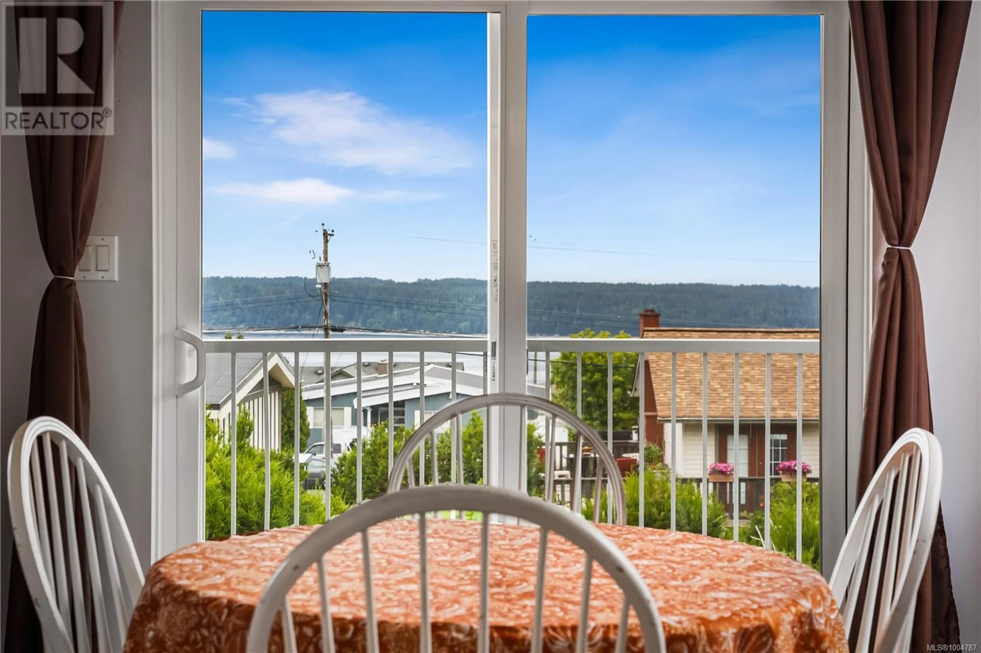 Balcony in the apartment, water/lake/river/ocean view for 4 - 695 UPLAND DRIVE, Campbell River British Columbia V9W2A7