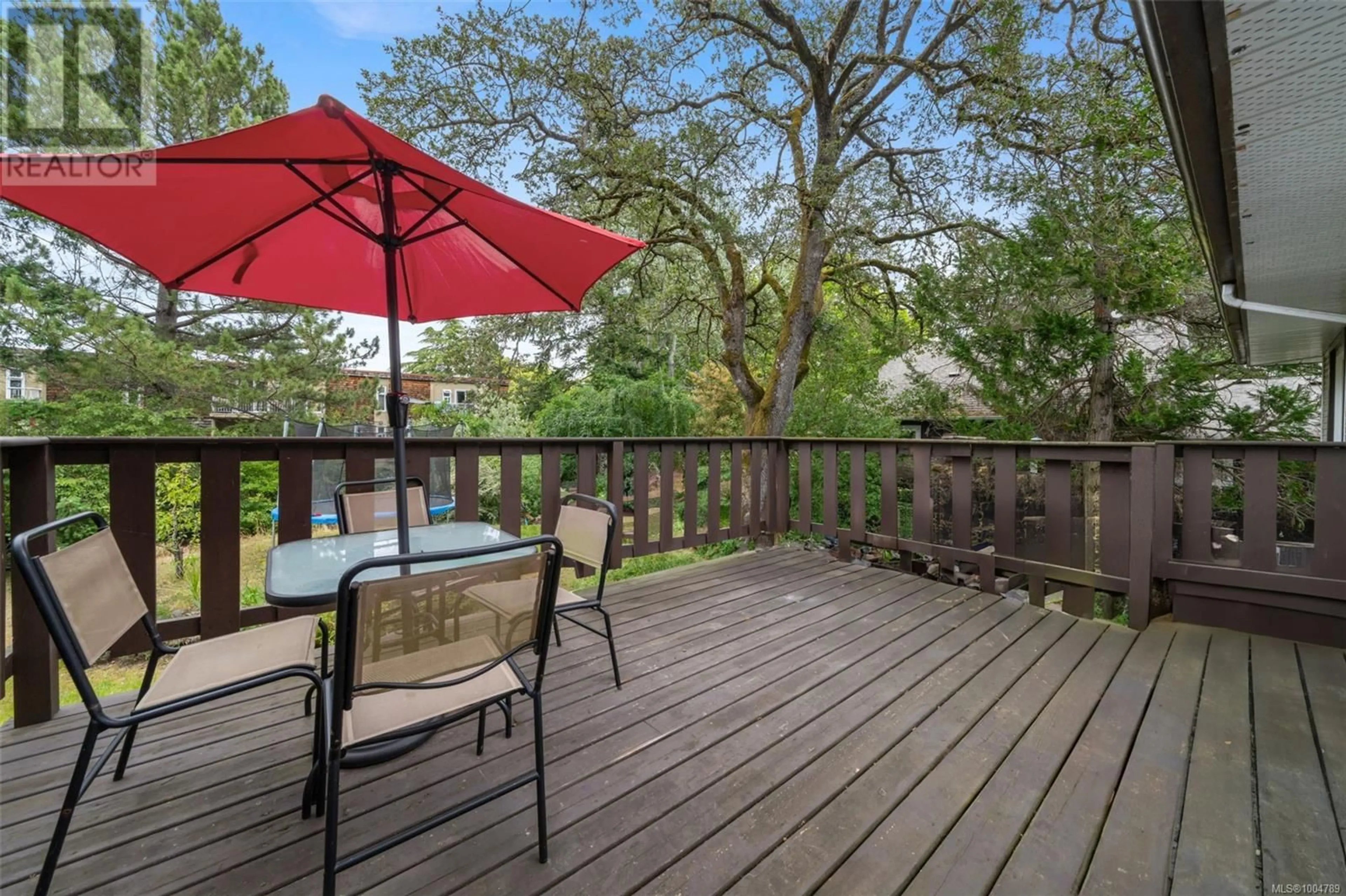 Patio, unknown for 120 KAMLOOPS AVENUE, Saanich British Columbia V8Z1W3