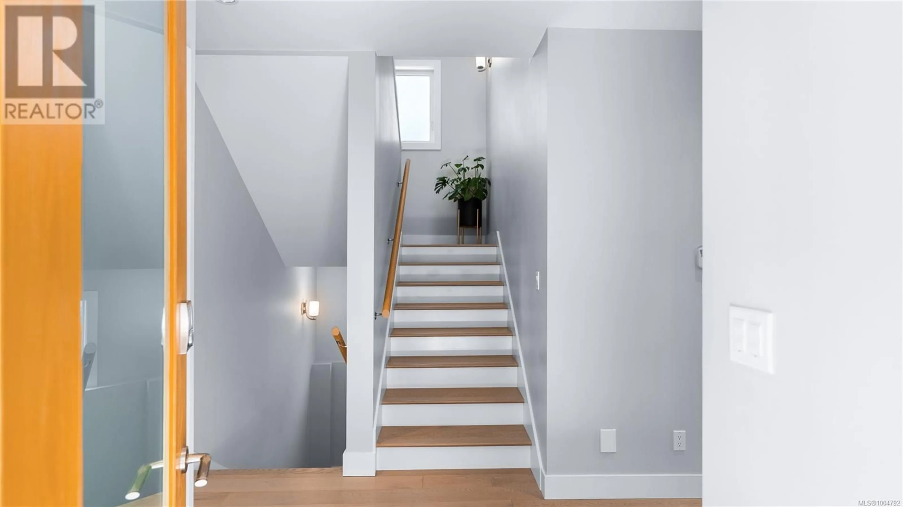 Stairs for 450 ADMIRALS ROAD, Esquimalt British Columbia V9A2N1