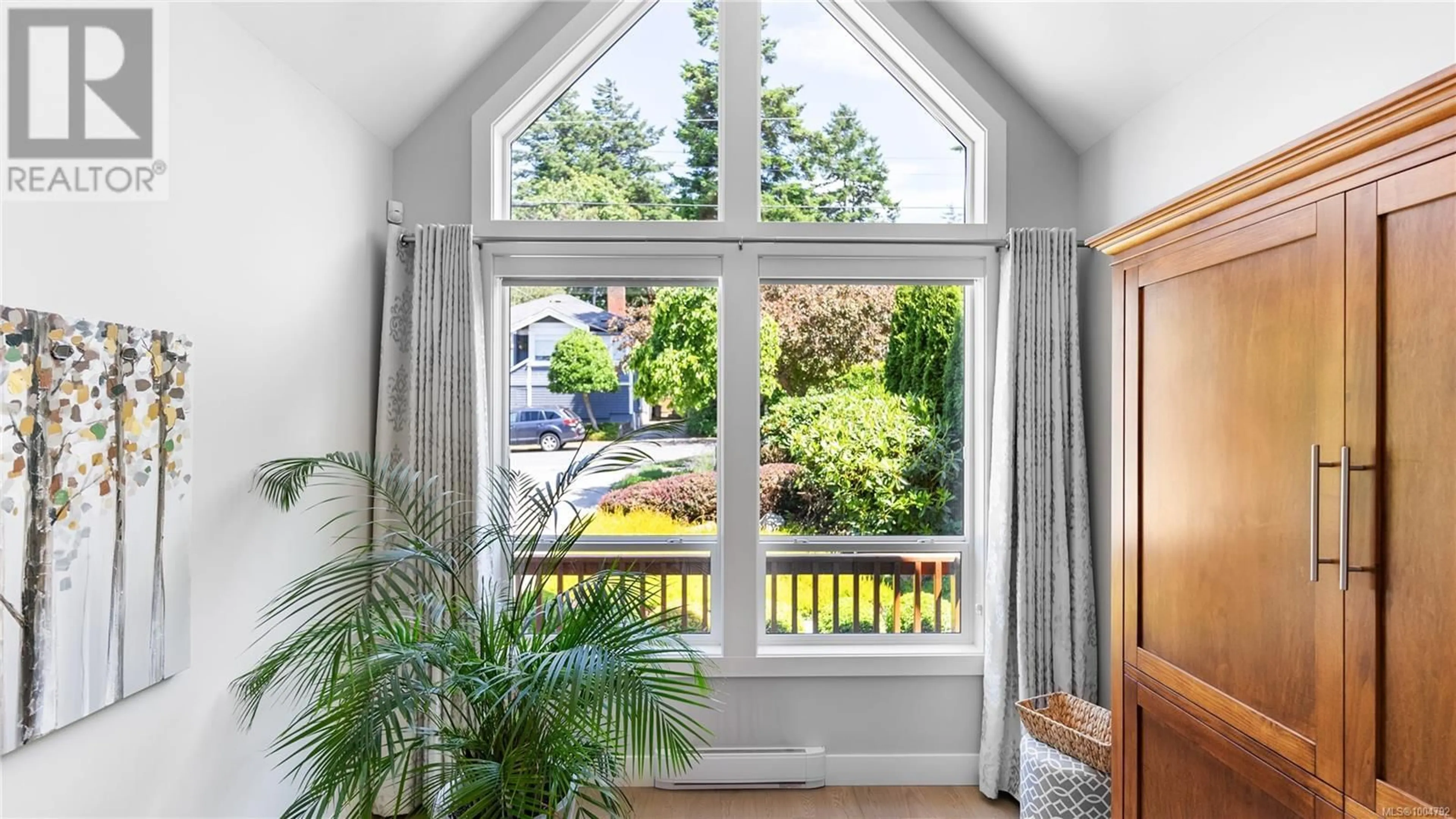 Indoor entryway for 450 ADMIRALS ROAD, Esquimalt British Columbia V9A2N1