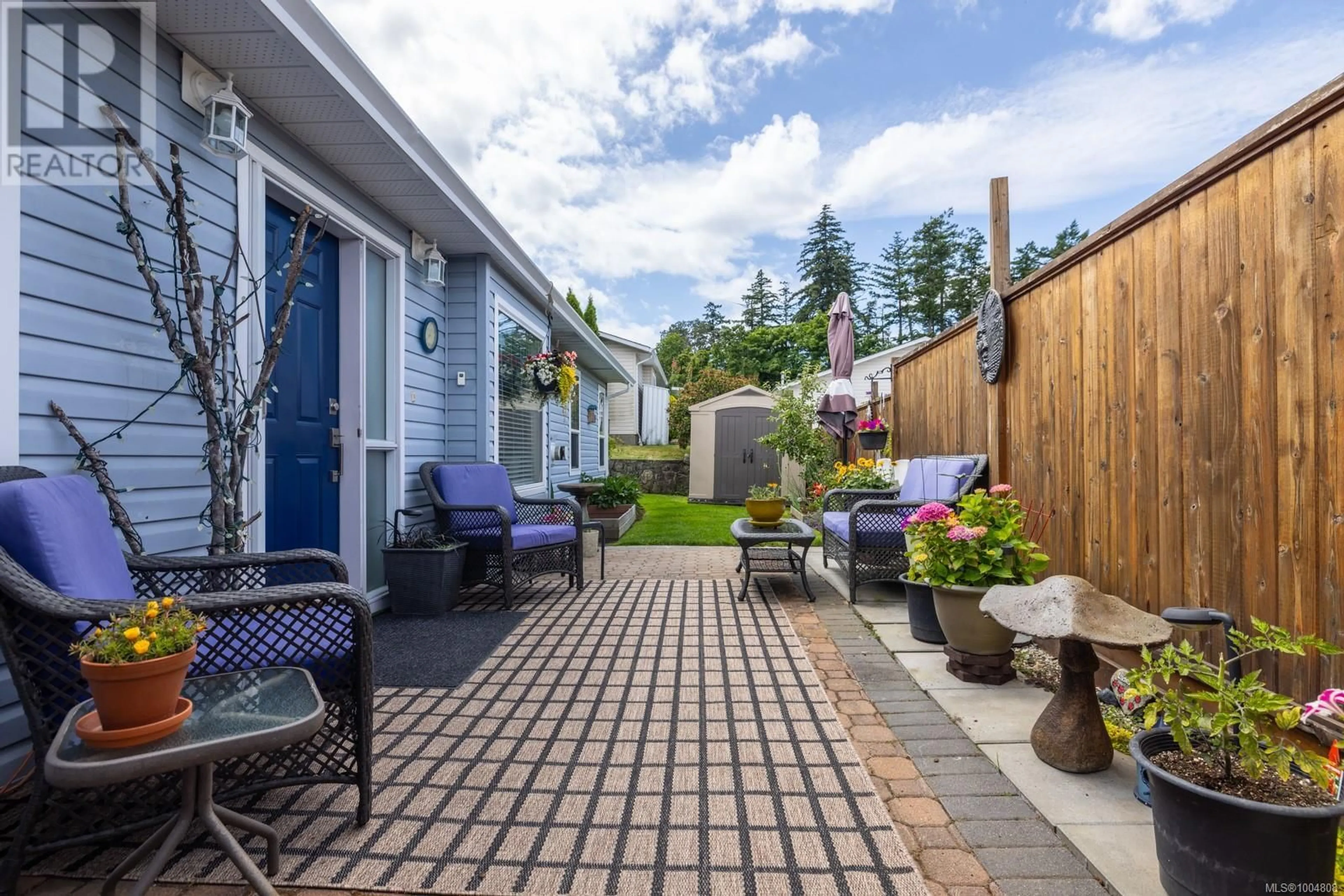 Patio, street for 61 SALMON COURT, View Royal British Columbia V9A7M2
