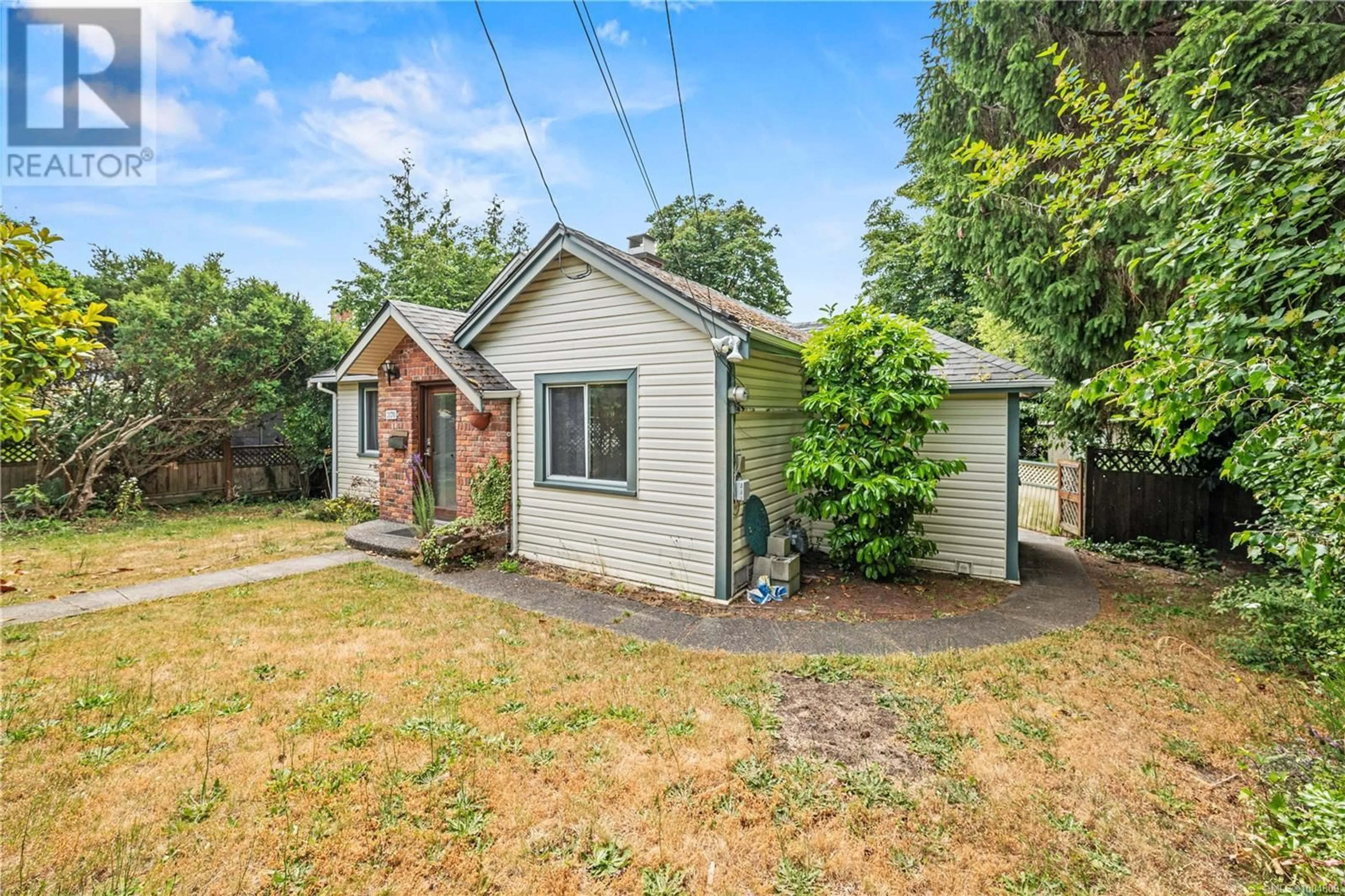 A pic from outside/outdoor area/front of a property/back of a property/a pic from drone, street for 3170 FRECHETTE STREET, Saanich British Columbia V8P4N5