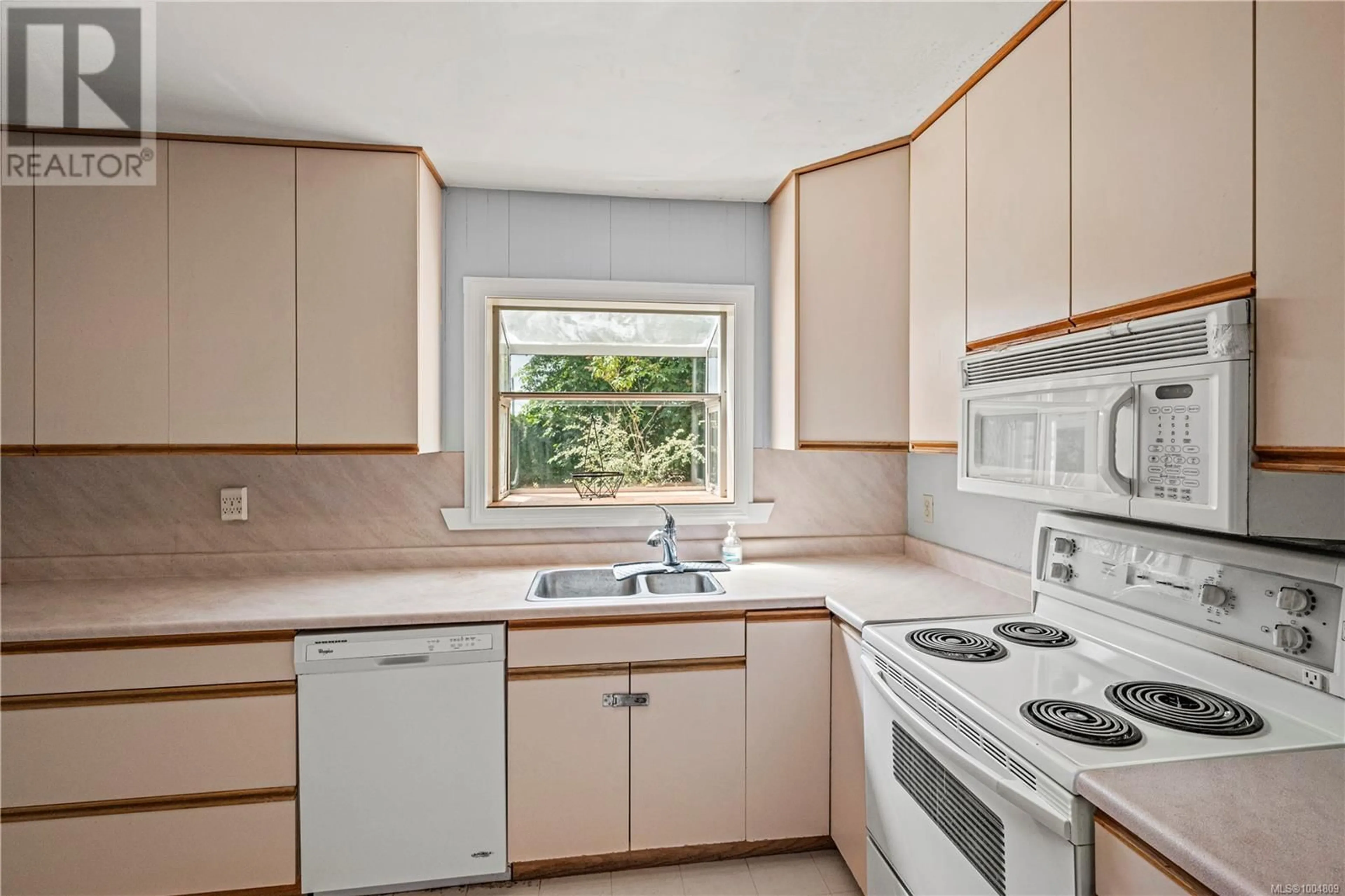 Standard kitchen, unknown for 3170 FRECHETTE STREET, Saanich British Columbia V8P4N5