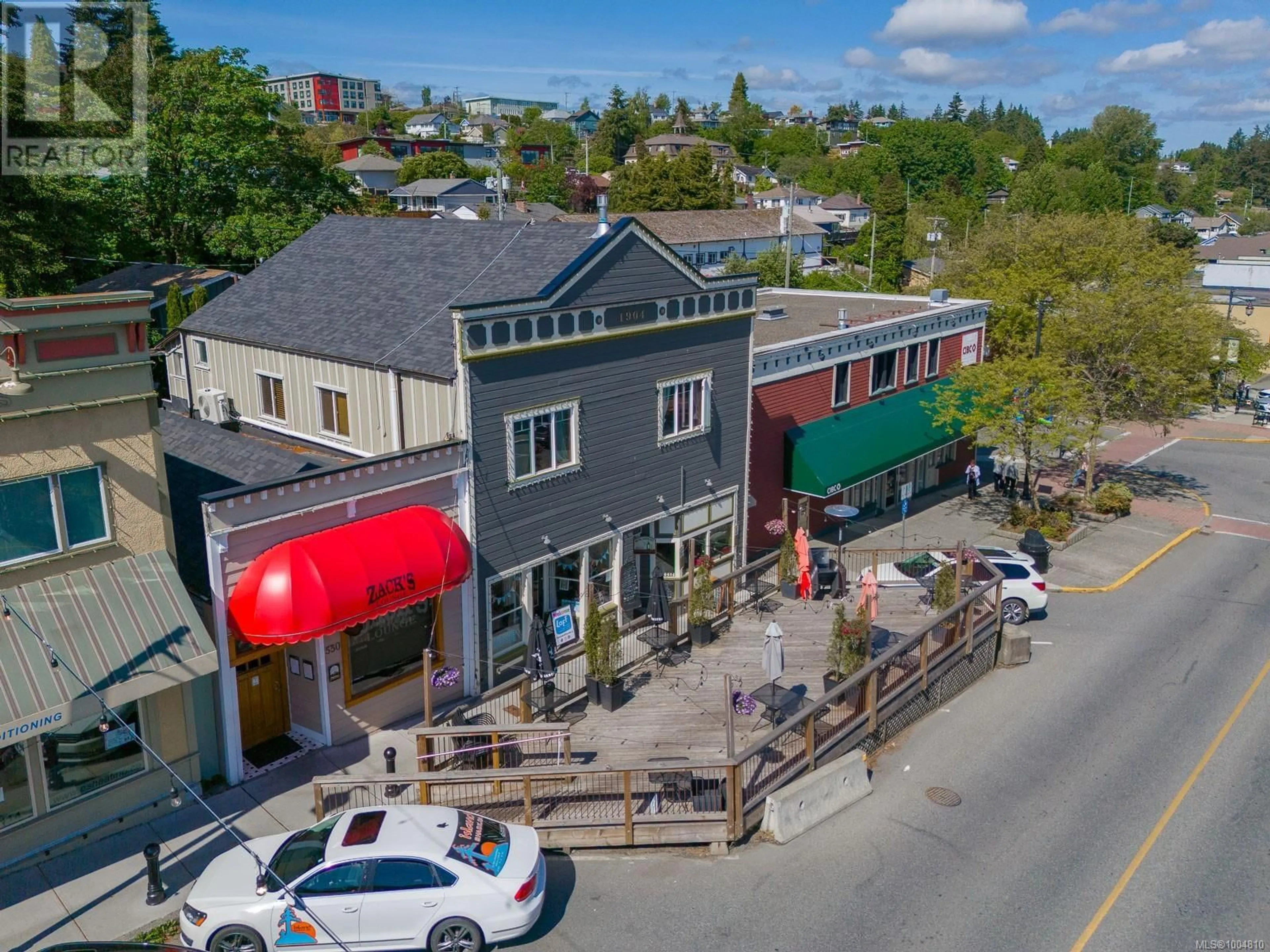 A pic from outside/outdoor area/front of a property/back of a property/a pic from drone, street for 530 FIRST AVENUE, Ladysmith British Columbia V9G1A7