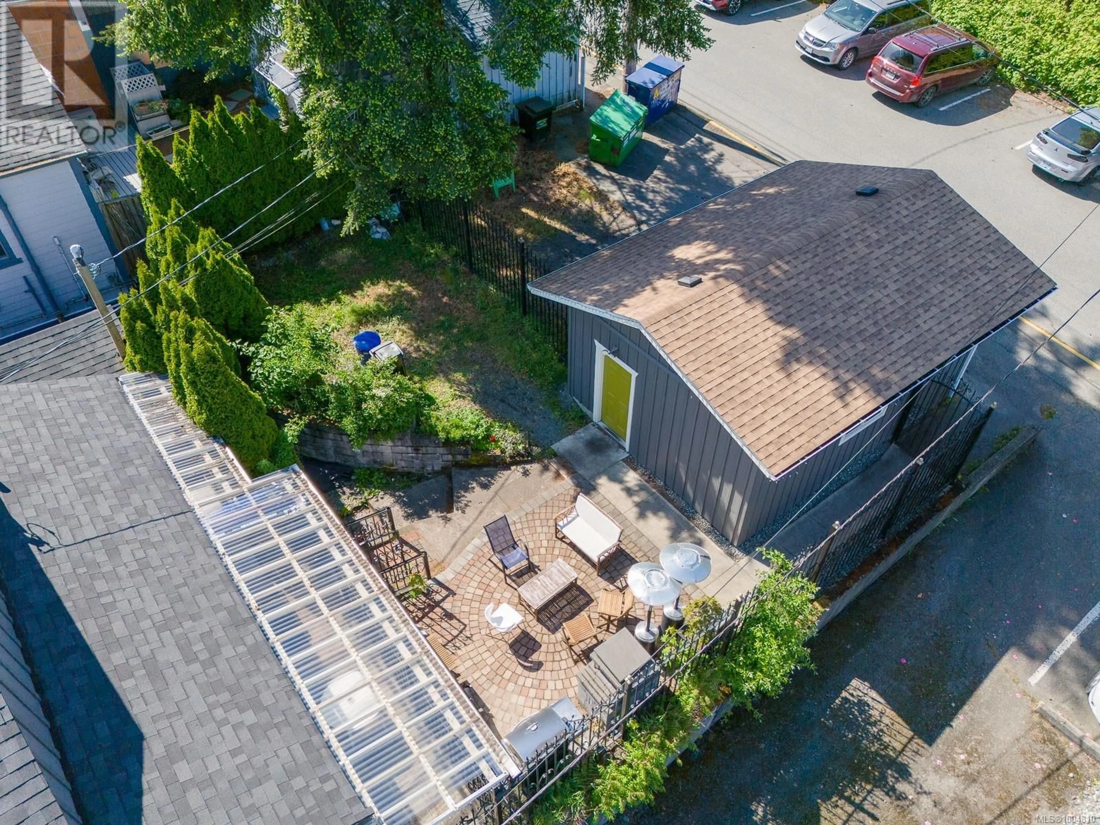 A pic from outside/outdoor area/front of a property/back of a property/a pic from drone, city buildings view from balcony for 530 FIRST AVENUE, Ladysmith British Columbia V9G1A7