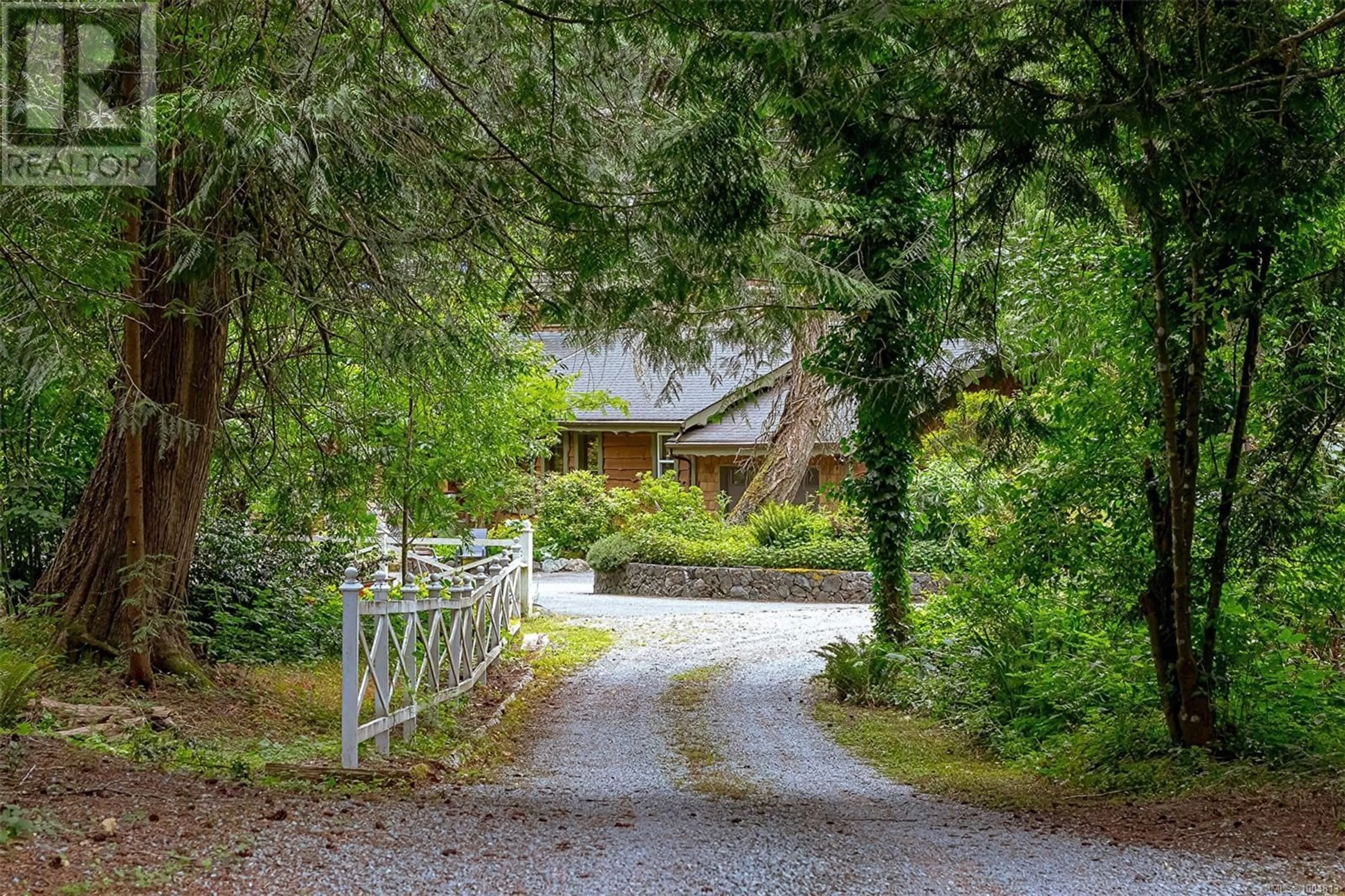 A pic from outside/outdoor area/front of a property/back of a property/a pic from drone, street for 3450 RAVENCREST ROAD, Cobble Hill British Columbia V0R1L4
