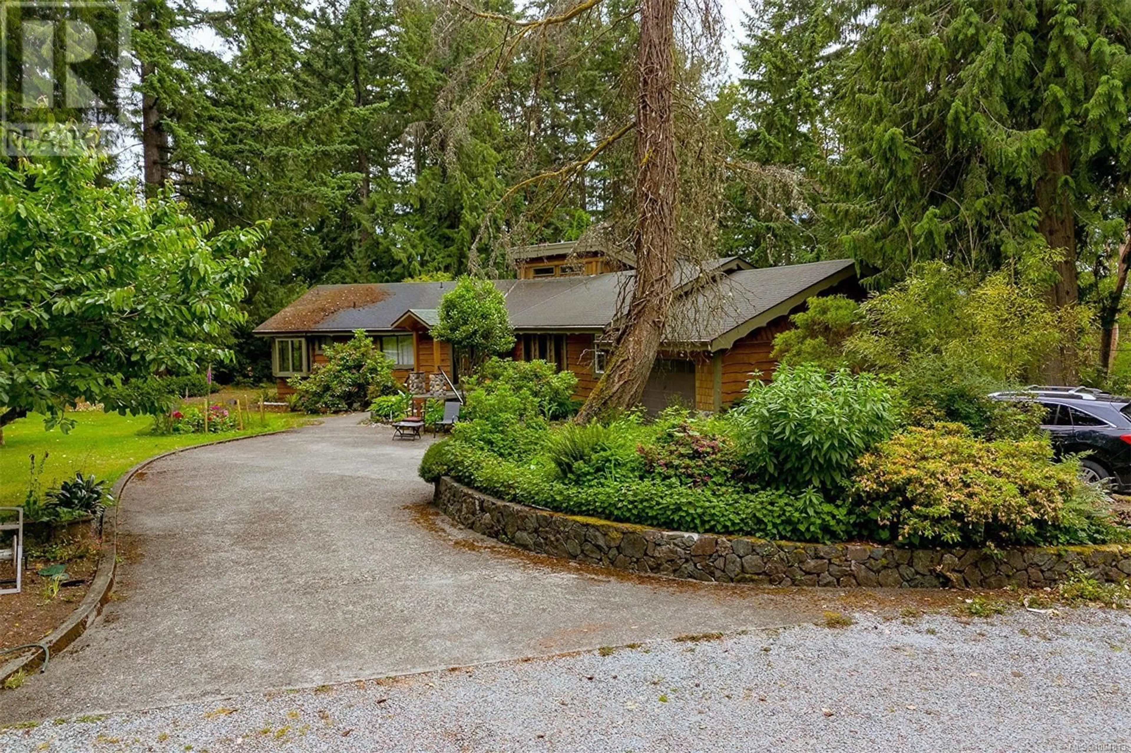 A pic from outside/outdoor area/front of a property/back of a property/a pic from drone, street for 3450 RAVENCREST ROAD, Cobble Hill British Columbia V0R1L4