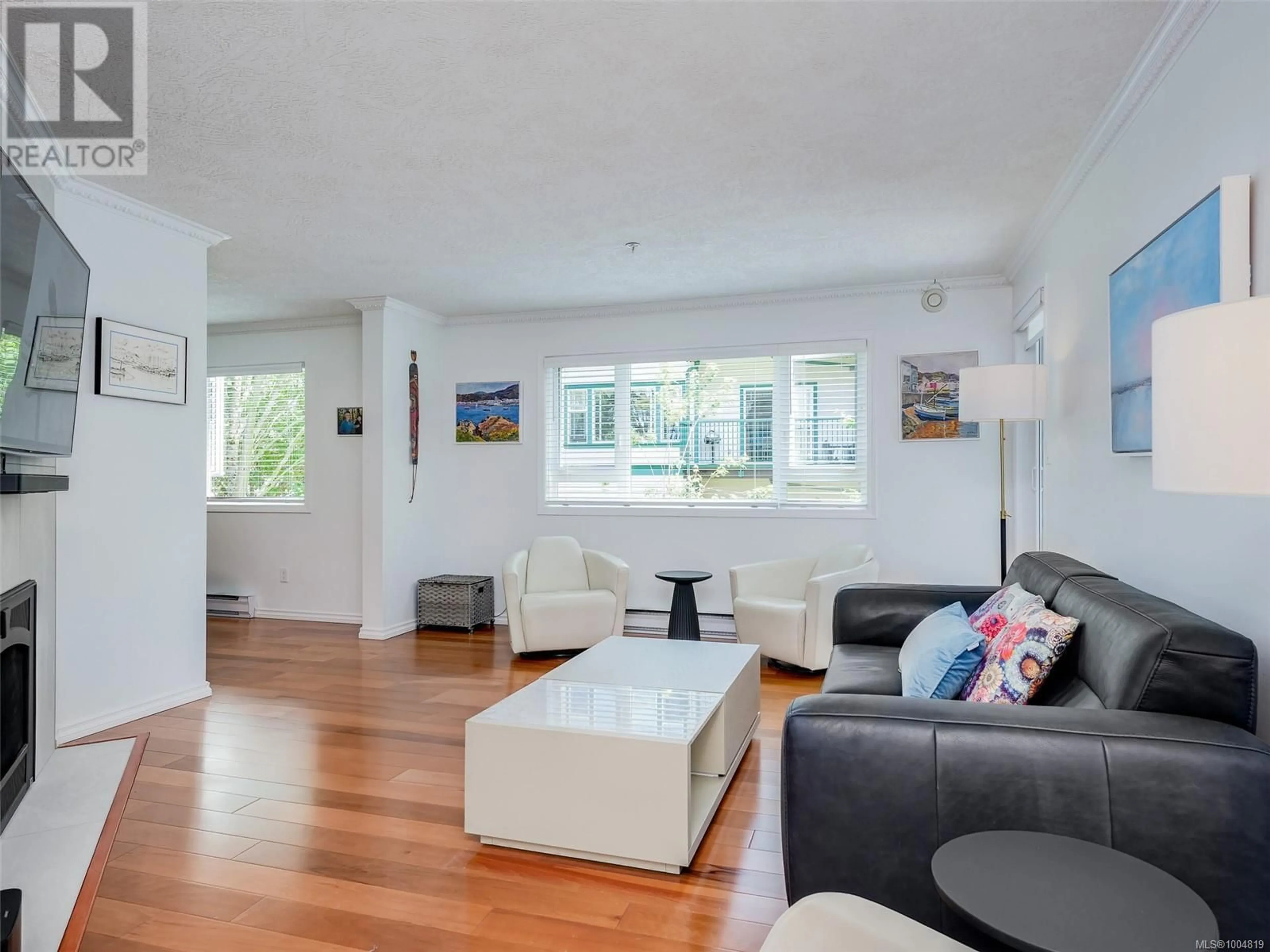 Living room with furniture, unknown for 204 - 9975 FIFTH STREET, Sidney British Columbia V8L2X6