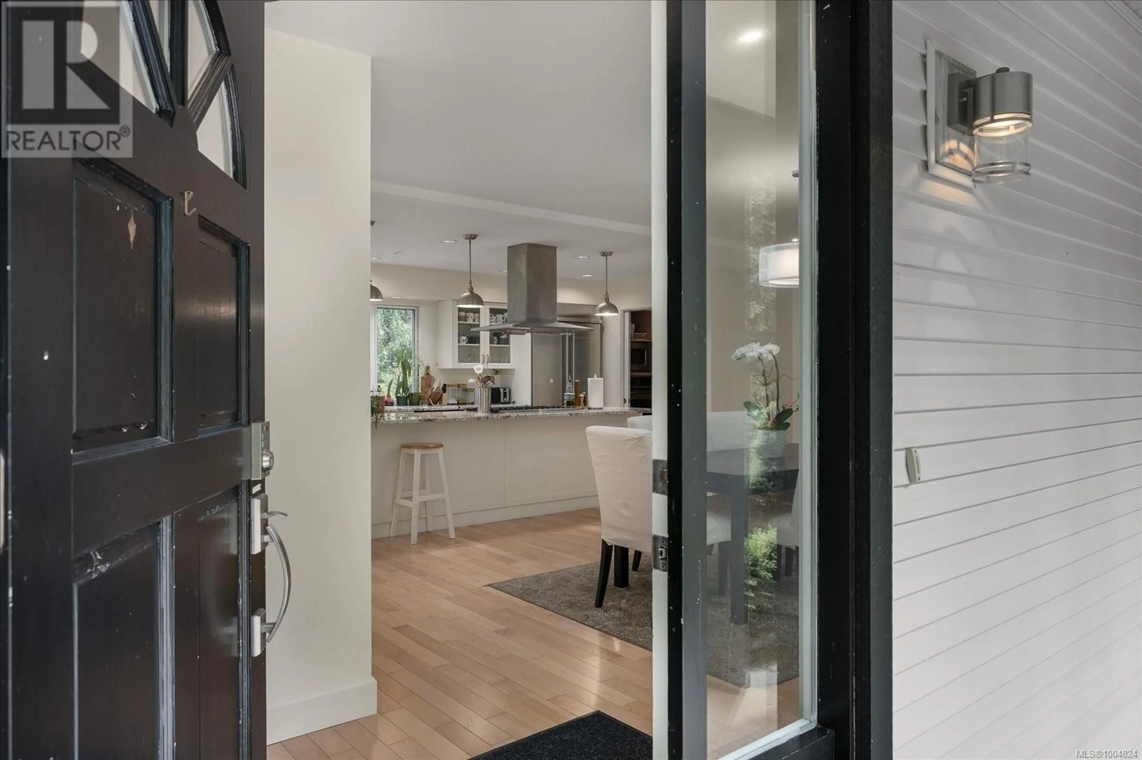 Indoor entryway for 6940 JACKS ROAD, Lantzville British Columbia V0R2H0