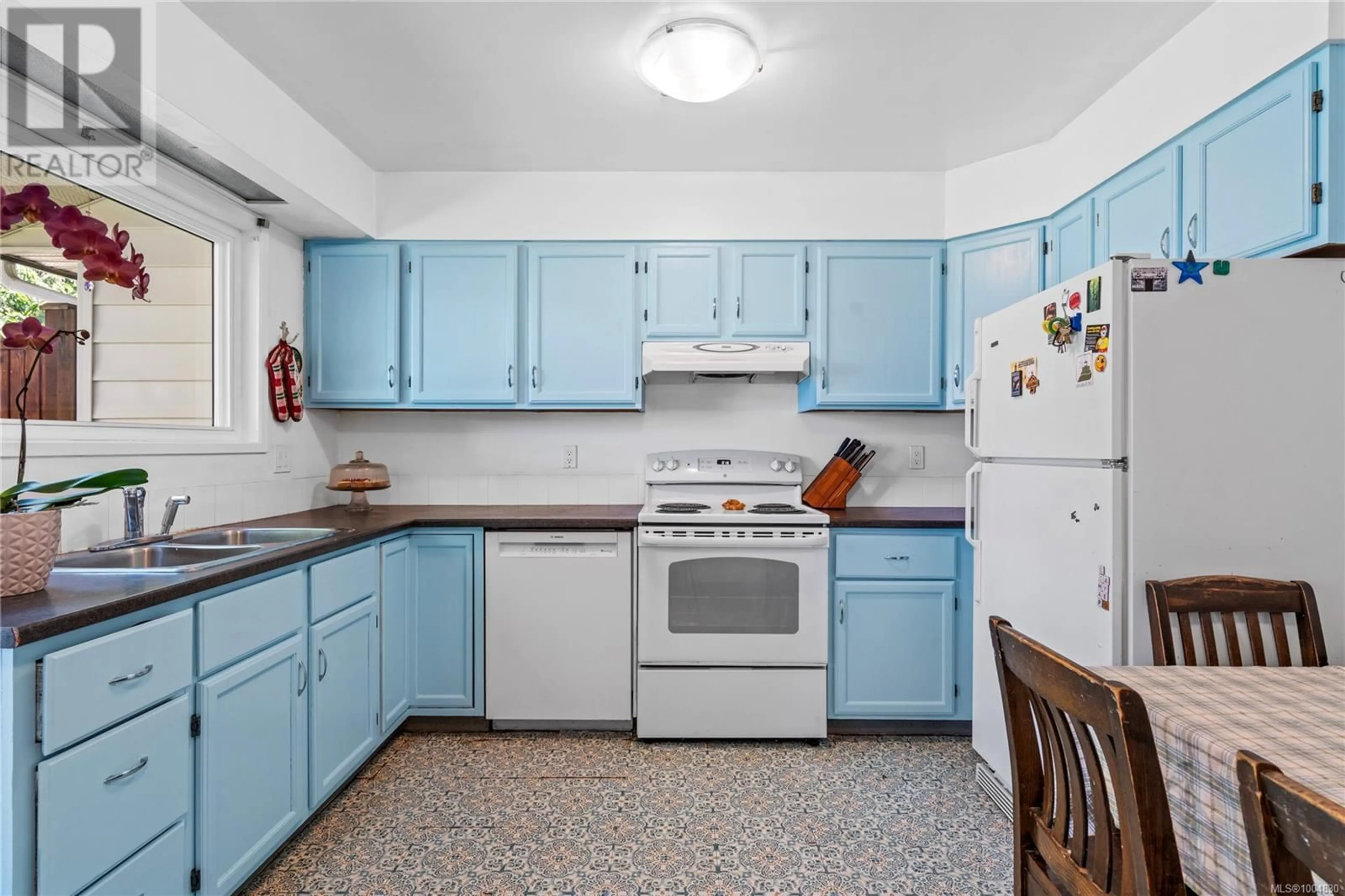 Standard kitchen, ceramic/tile floor for 2 - 630 MAPLE STREET, Qualicum Beach British Columbia V9K1J3